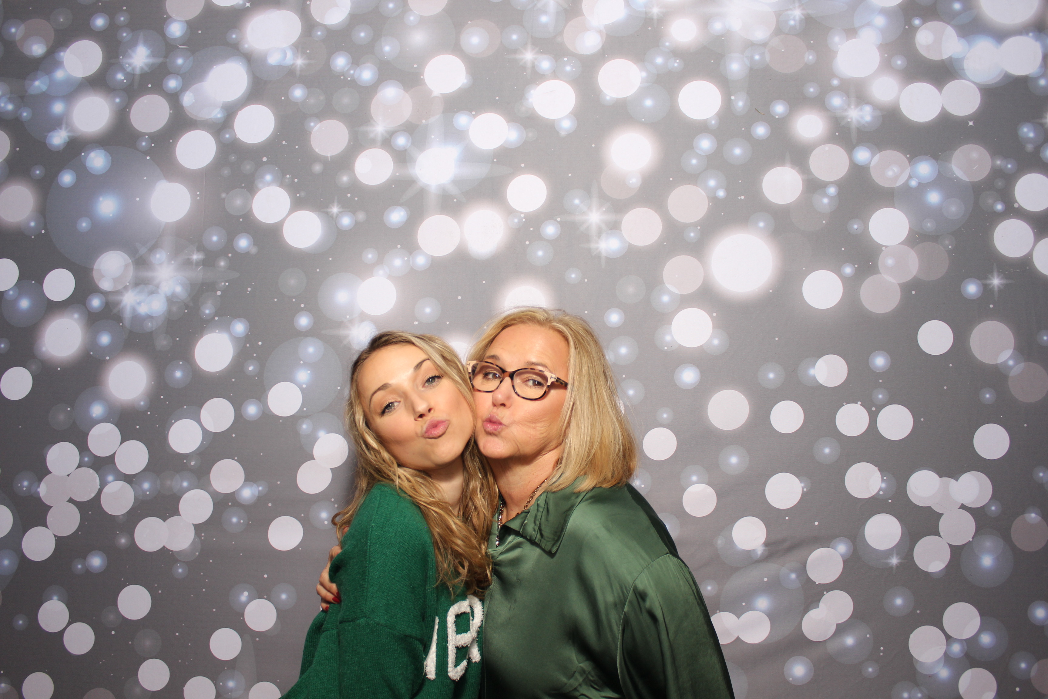 Coldwell Bank Holiday Party | View more photos from the event at gallery.photoboothcincy.com/u/PhotoBoothCincy/Coldwell-Bank-Holiday-Party