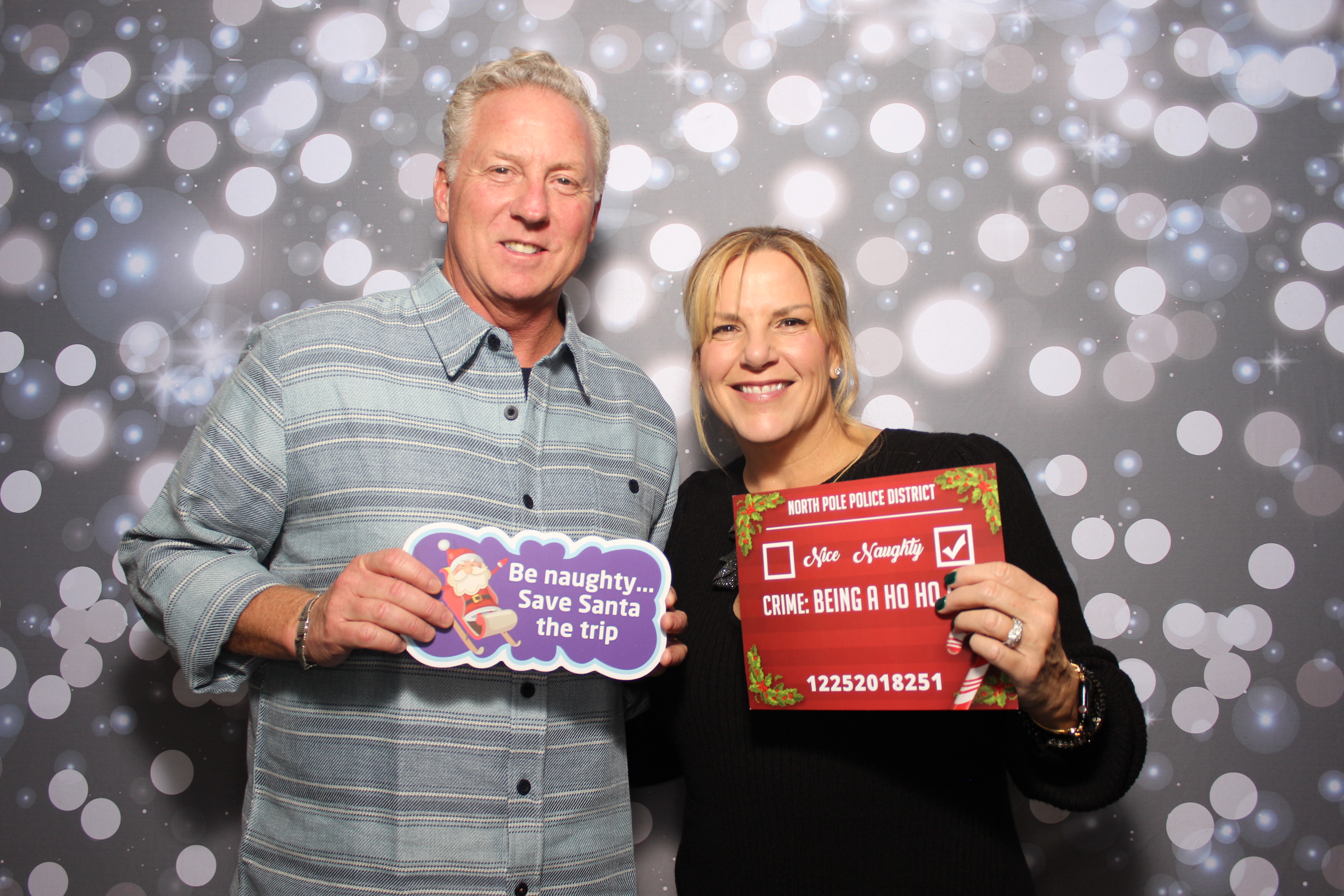 Coldwell Bank Holiday Party | View more photos from the event at gallery.photoboothcincy.com/u/PhotoBoothCincy/Coldwell-Bank-Holiday-Party