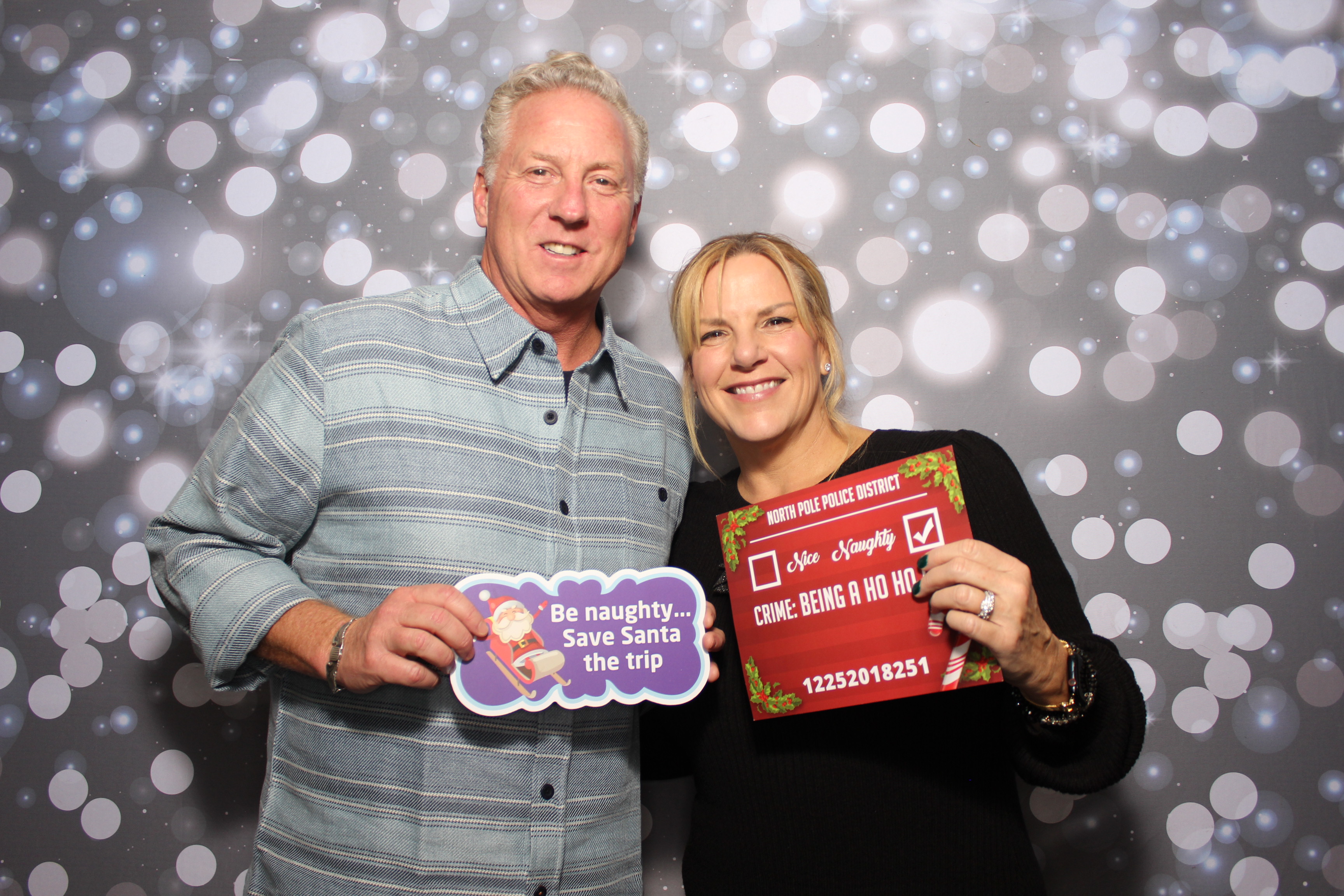 Coldwell Bank Holiday Party | View more photos from the event at gallery.photoboothcincy.com/u/PhotoBoothCincy/Coldwell-Bank-Holiday-Party