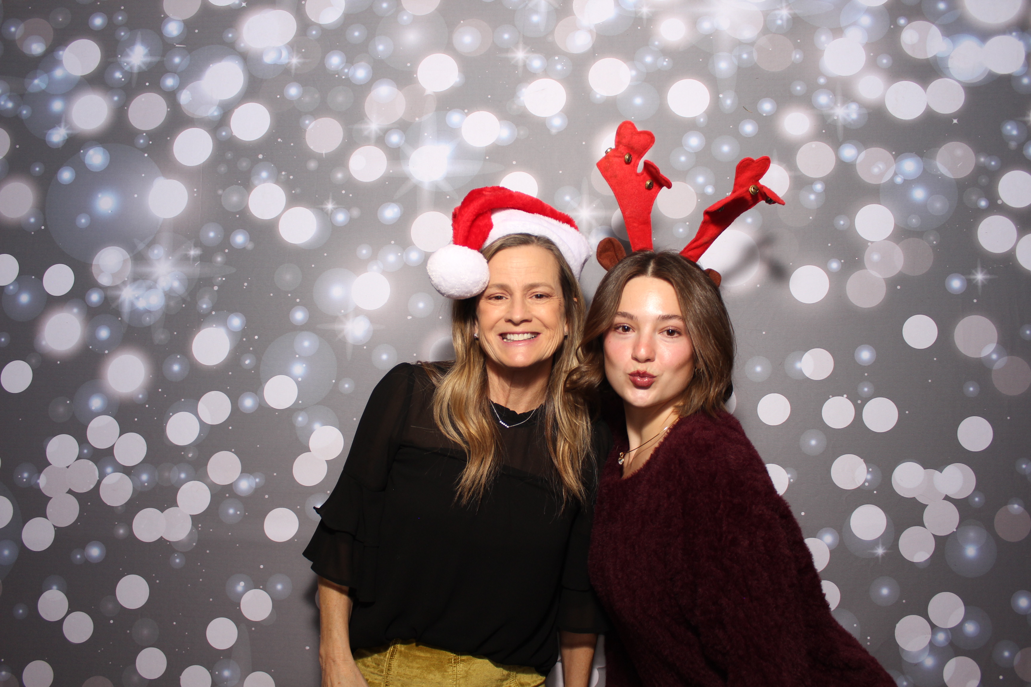Coldwell Bank Holiday Party | View more photos from the event at gallery.photoboothcincy.com/u/PhotoBoothCincy/Coldwell-Bank-Holiday-Party