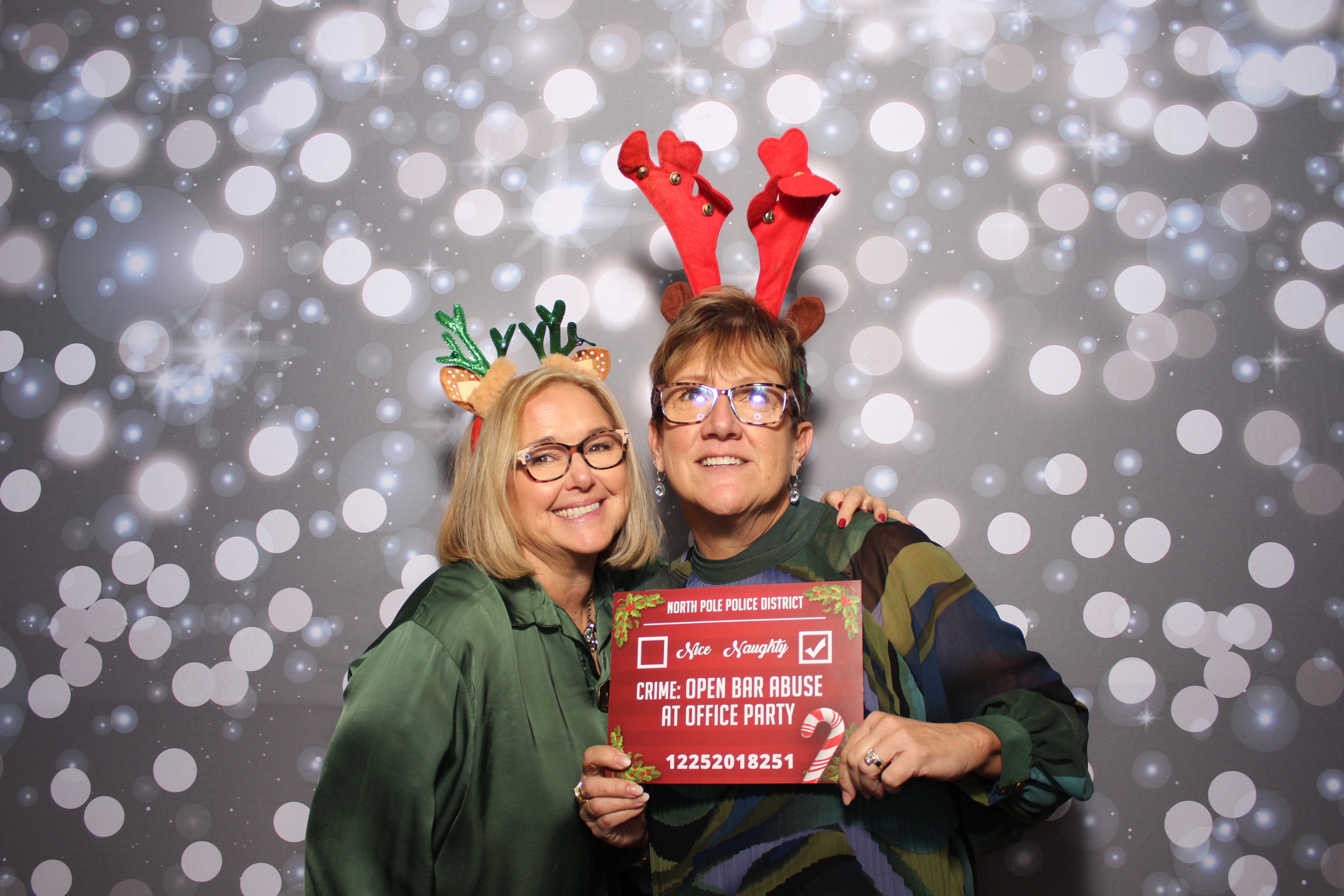 Coldwell Bank Holiday Party | View more photos from the event at gallery.photoboothcincy.com/u/PhotoBoothCincy/Coldwell-Bank-Holiday-Party