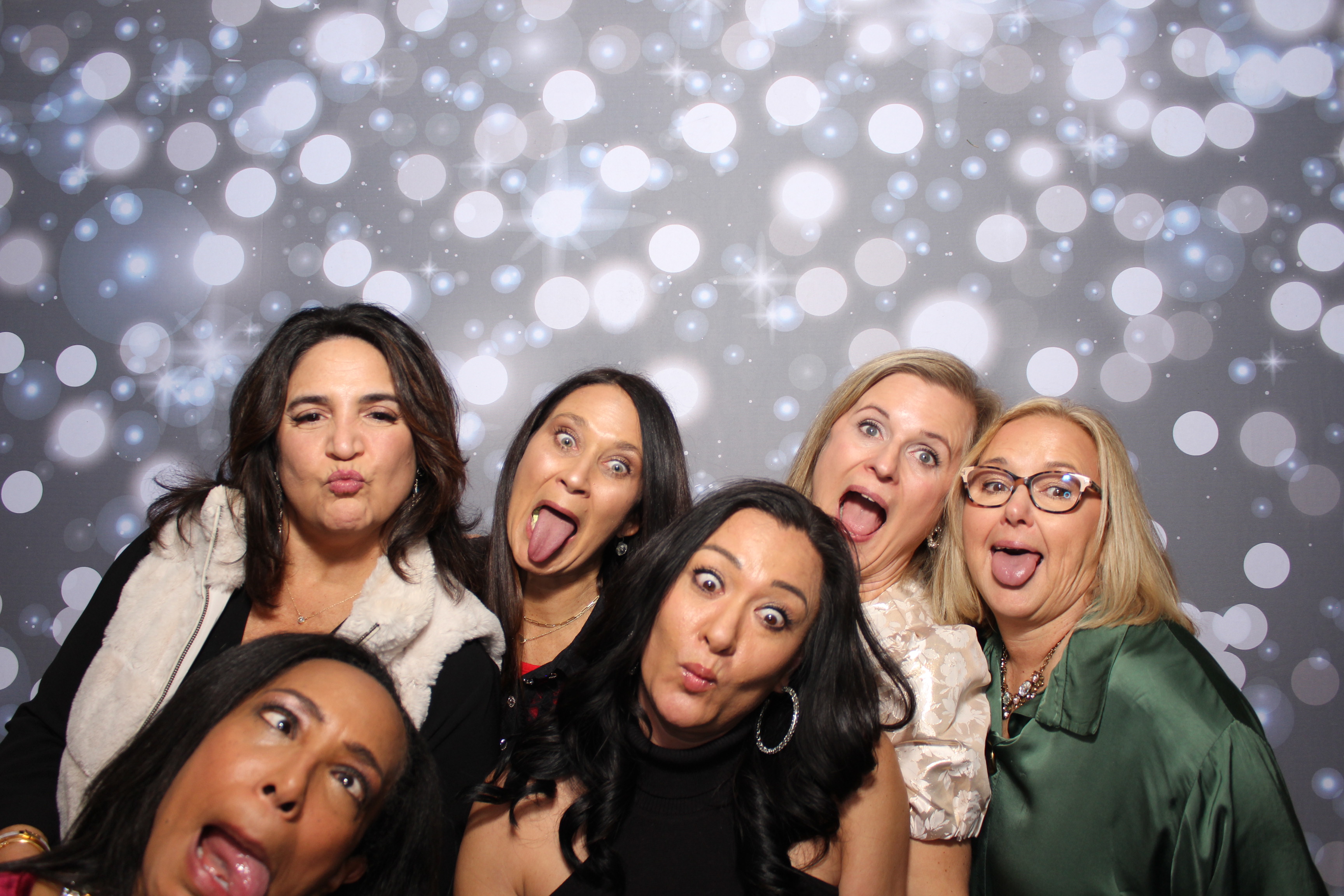 Coldwell Bank Holiday Party | View more photos from the event at gallery.photoboothcincy.com/u/PhotoBoothCincy/Coldwell-Bank-Holiday-Party