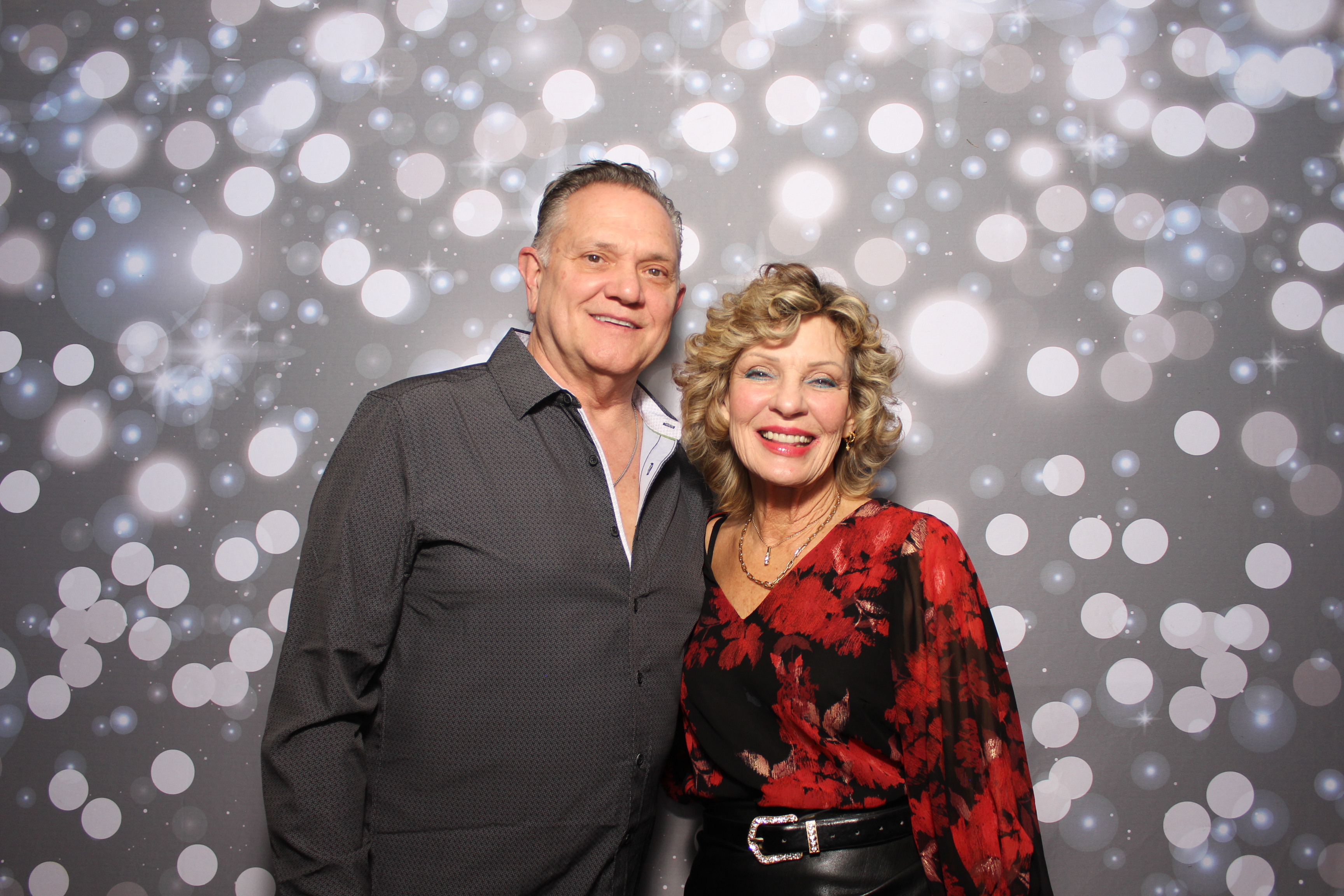 Coldwell Bank Holiday Party | View more photos from the event at gallery.photoboothcincy.com/u/PhotoBoothCincy/Coldwell-Bank-Holiday-Party