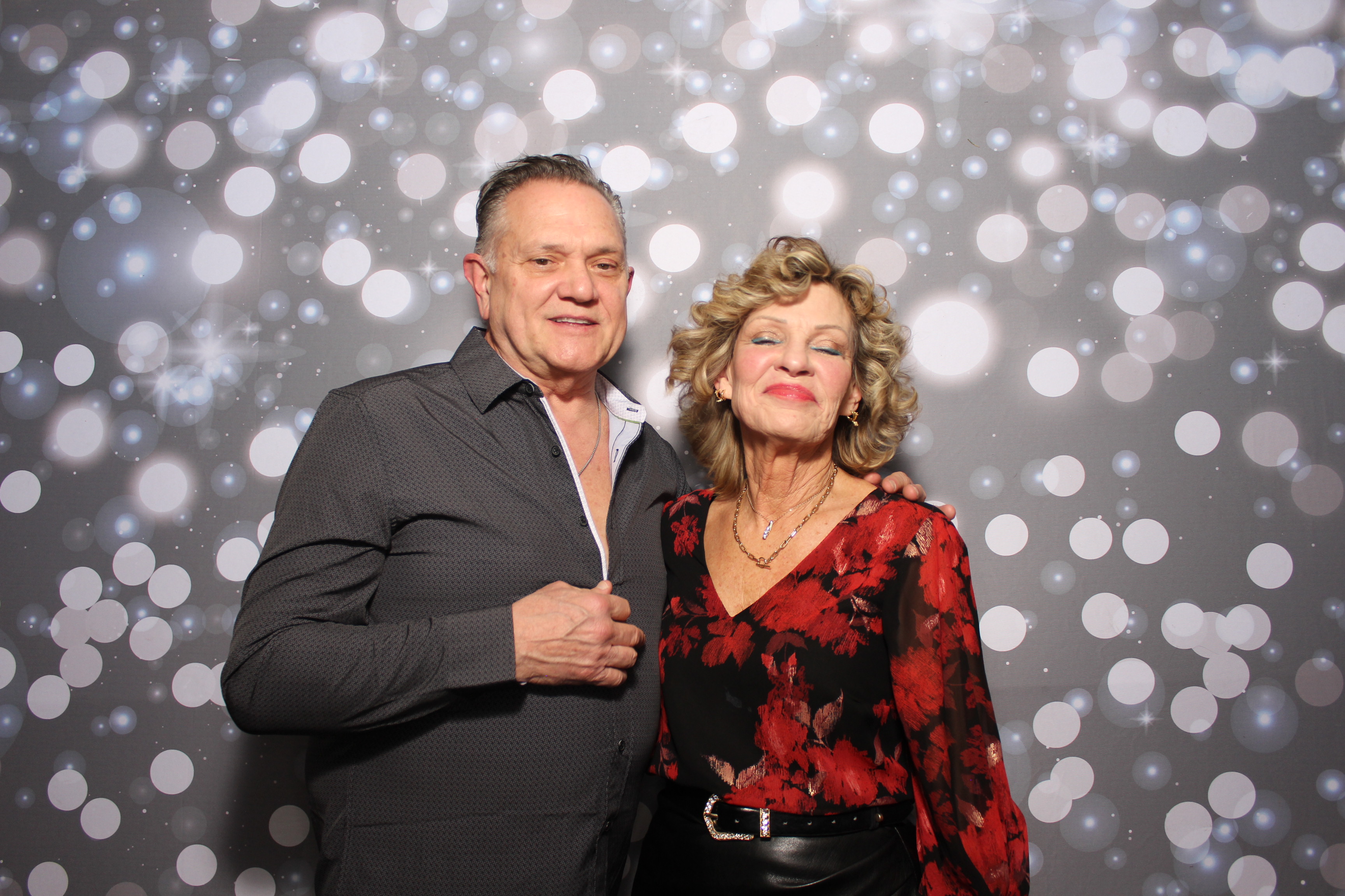 Coldwell Bank Holiday Party | View more photos from the event at gallery.photoboothcincy.com/u/PhotoBoothCincy/Coldwell-Bank-Holiday-Party