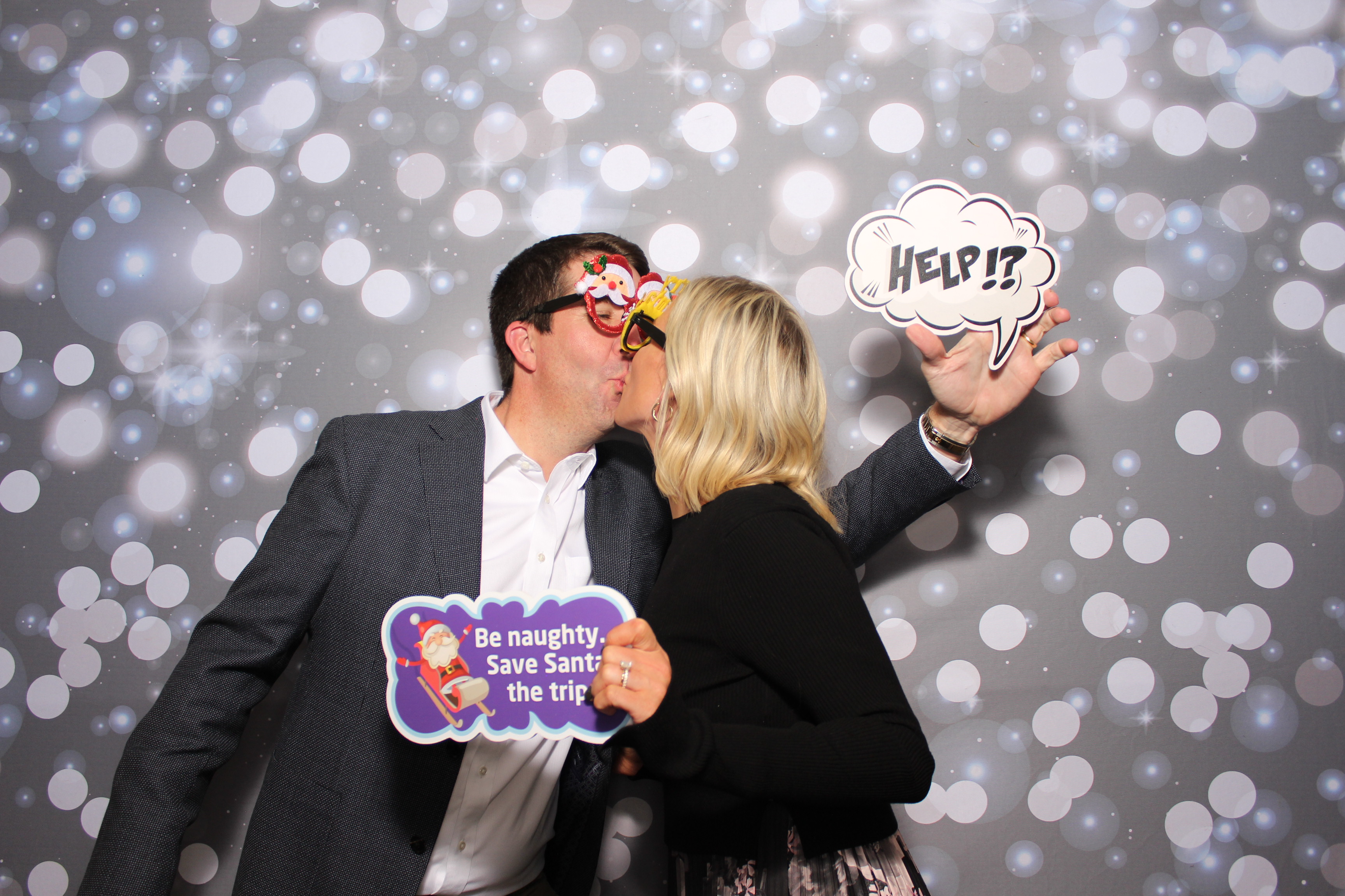 Coldwell Bank Holiday Party | View more photos from the event at gallery.photoboothcincy.com/u/PhotoBoothCincy/Coldwell-Bank-Holiday-Party
