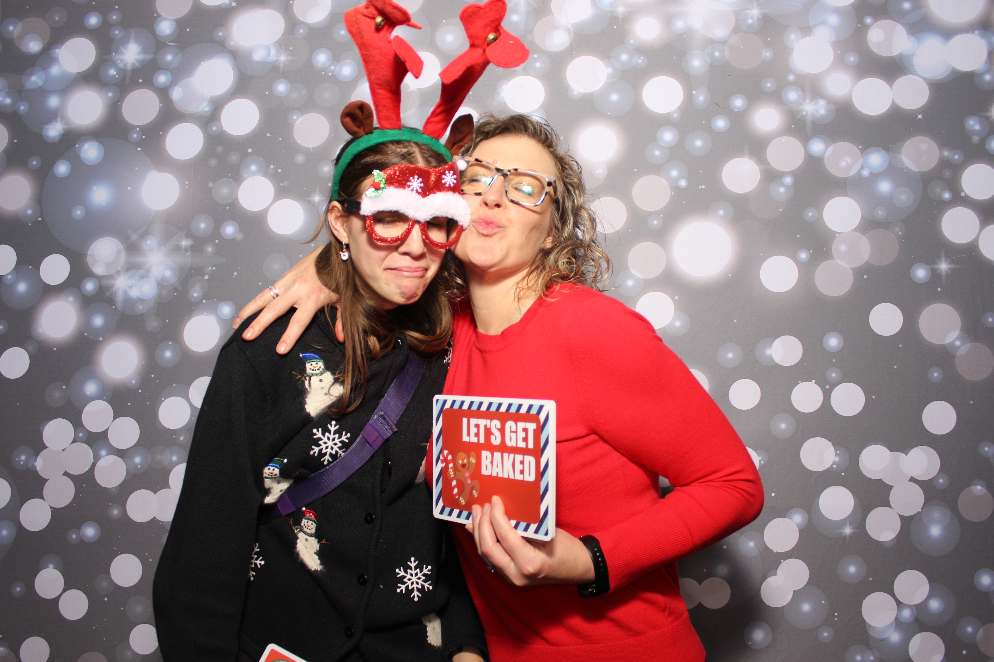 Coldwell Bank Holiday Party | View more photos from the event at gallery.photoboothcincy.com/u/PhotoBoothCincy/Coldwell-Bank-Holiday-Party