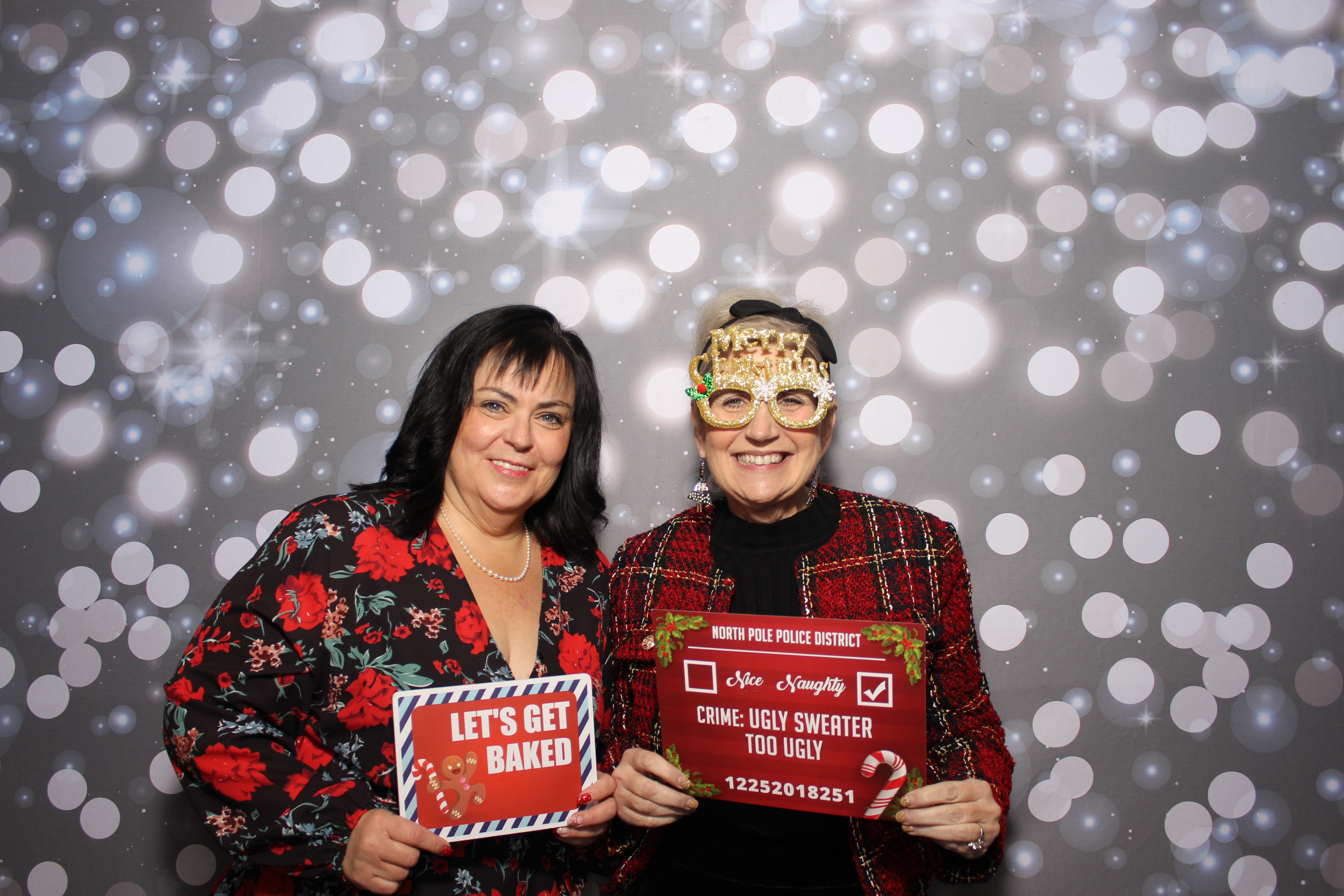 Coldwell Bank Holiday Party | View more photos from the event at gallery.photoboothcincy.com/u/PhotoBoothCincy/Coldwell-Bank-Holiday-Party