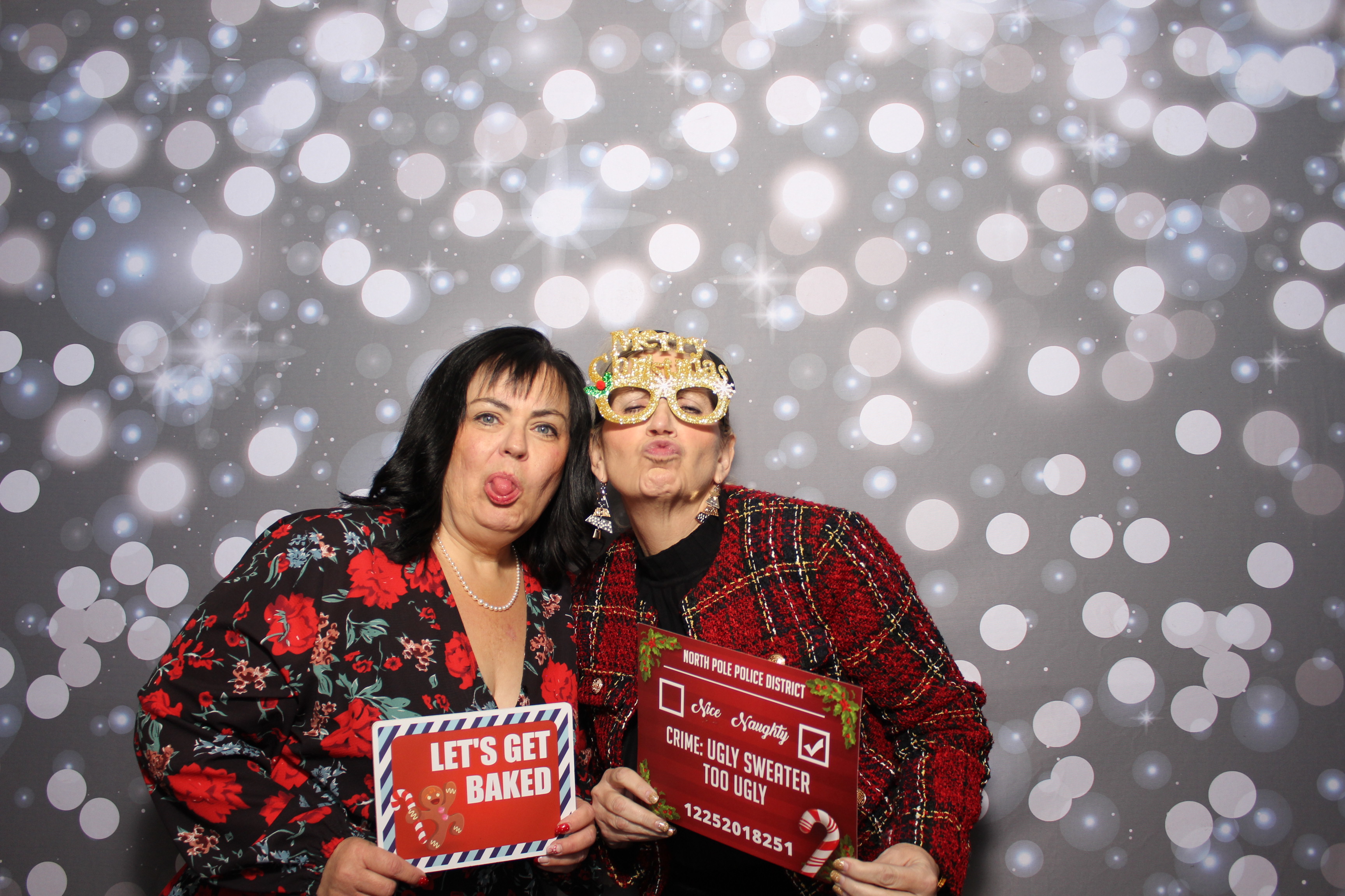 Coldwell Bank Holiday Party | View more photos from the event at gallery.photoboothcincy.com/u/PhotoBoothCincy/Coldwell-Bank-Holiday-Party