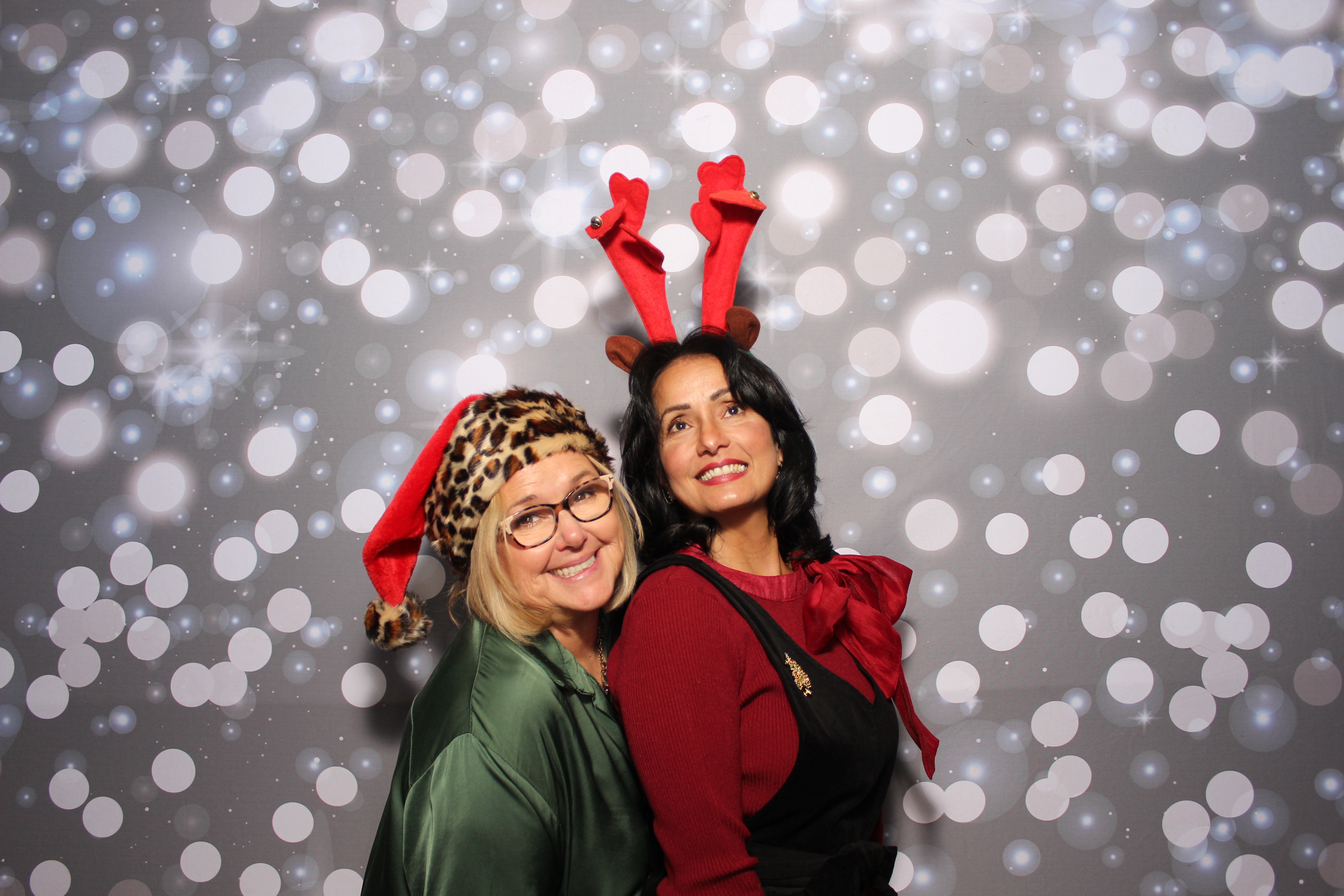 Coldwell Bank Holiday Party | View more photos from the event at gallery.photoboothcincy.com/u/PhotoBoothCincy/Coldwell-Bank-Holiday-Party