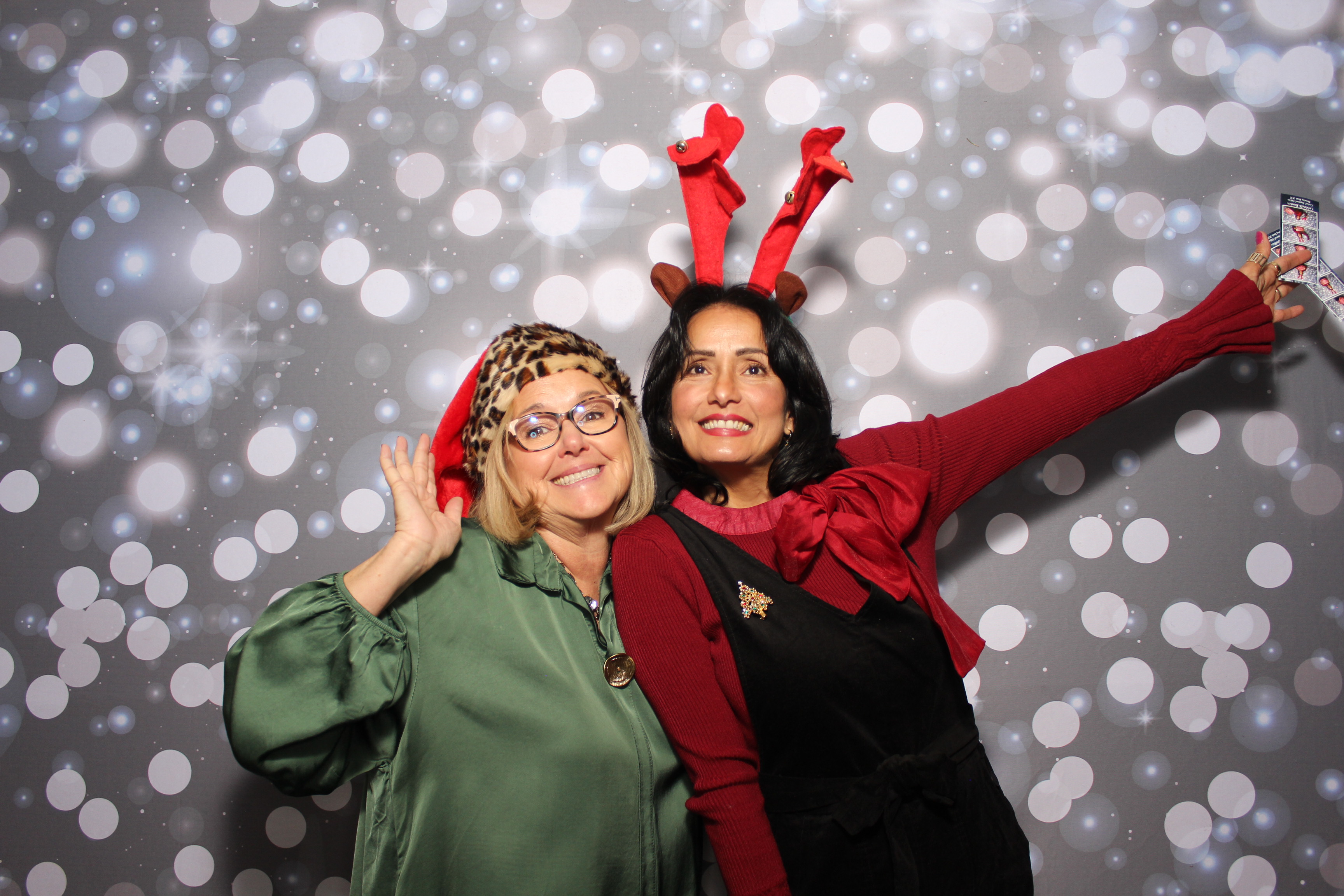 Coldwell Bank Holiday Party | View more photos from the event at gallery.photoboothcincy.com/u/PhotoBoothCincy/Coldwell-Bank-Holiday-Party