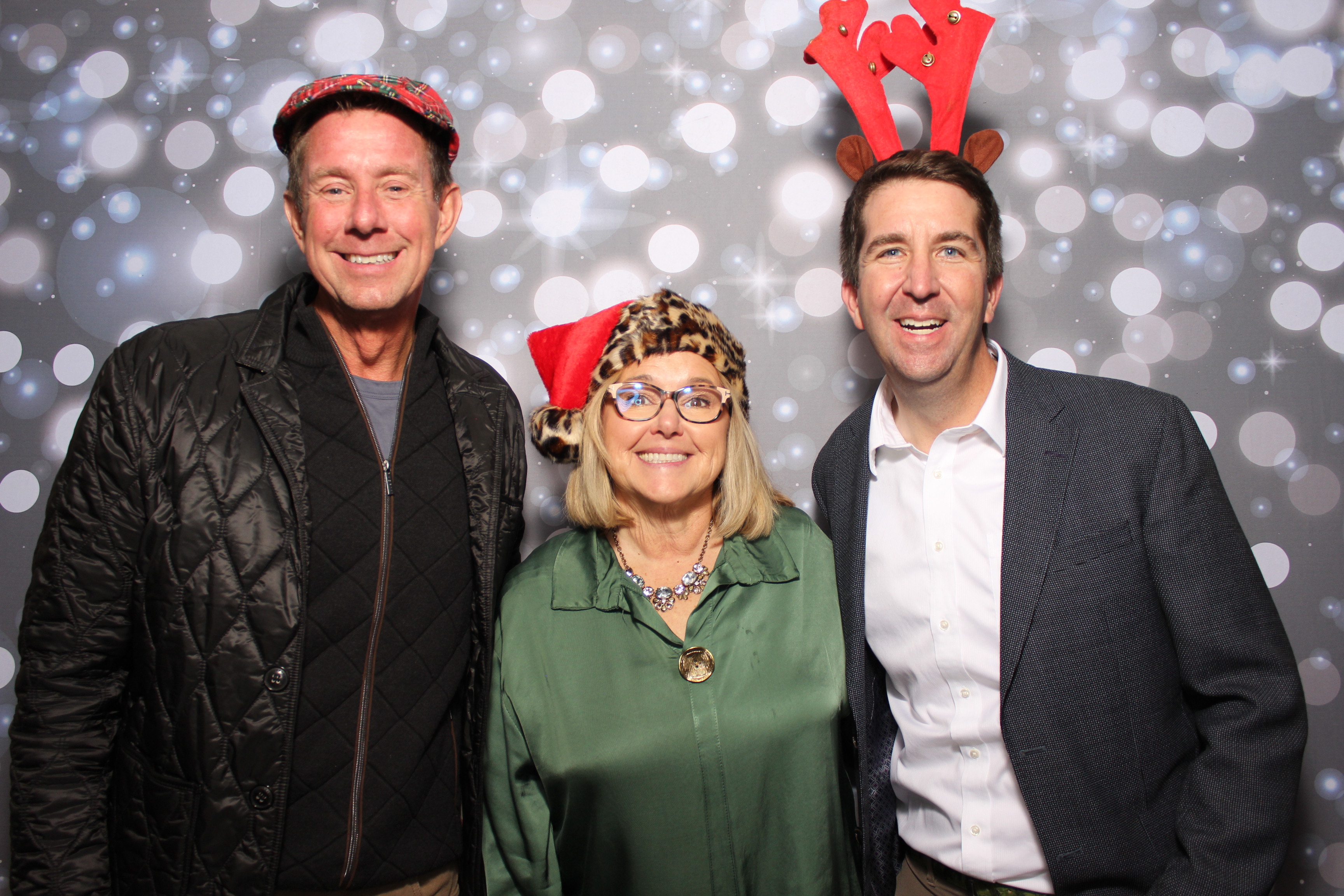 Coldwell Bank Holiday Party | View more photos from the event at gallery.photoboothcincy.com/u/PhotoBoothCincy/Coldwell-Bank-Holiday-Party
