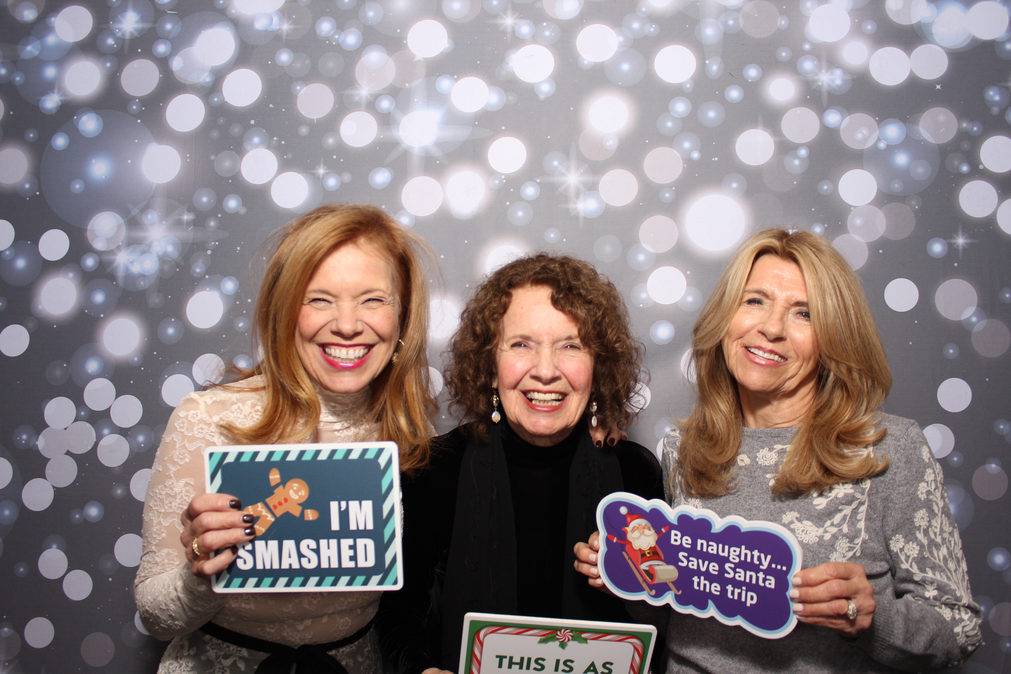 Coldwell Bank Holiday Party | View more photos from the event at gallery.photoboothcincy.com/u/PhotoBoothCincy/Coldwell-Bank-Holiday-Party