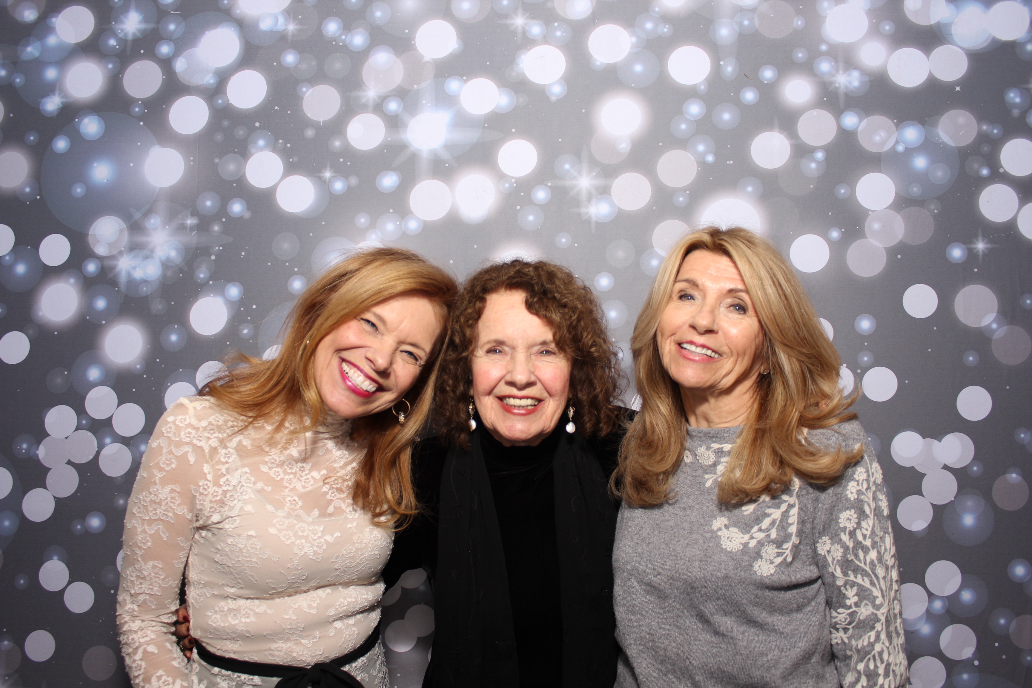 Coldwell Bank Holiday Party | View more photos from the event at gallery.photoboothcincy.com/u/PhotoBoothCincy/Coldwell-Bank-Holiday-Party