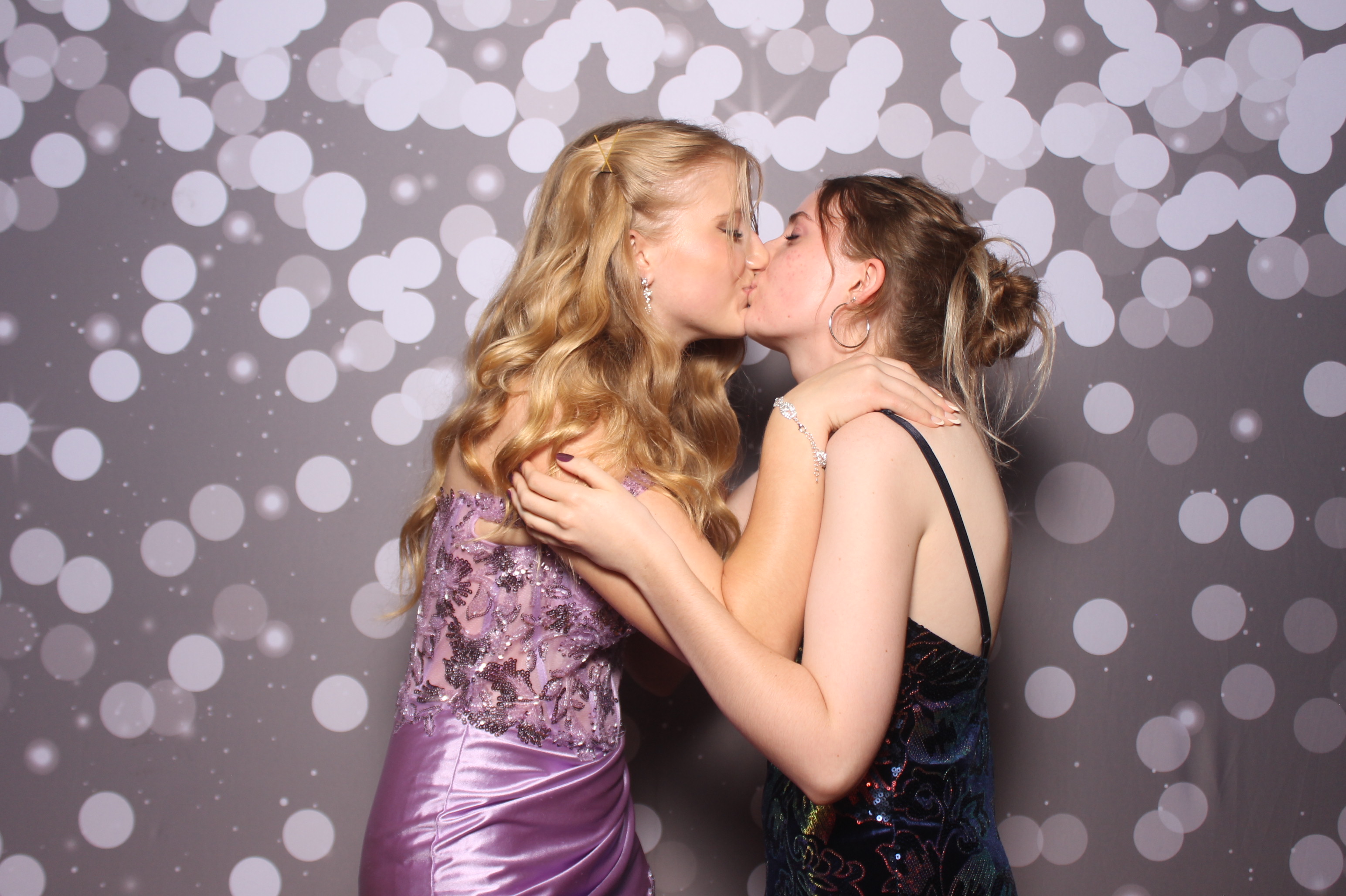 Colerain Prom 2025 | View more photos from the event at gallery.photoboothcincy.com/u/PhotoBoothCincy/Colerain-Prom-2025
