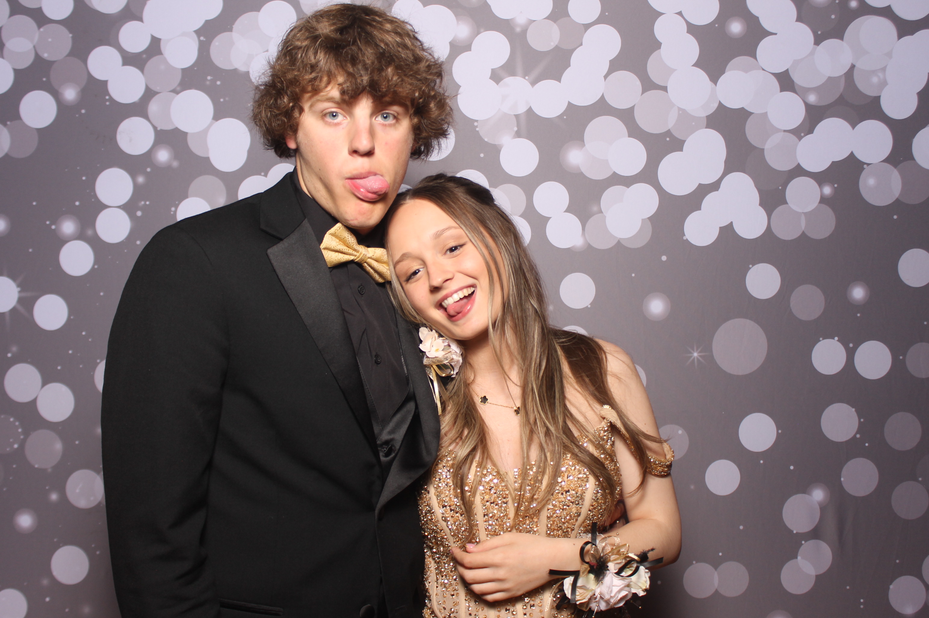 Colerain Prom 2025 | View more photos from the event at gallery.photoboothcincy.com/u/PhotoBoothCincy/Colerain-Prom-2025