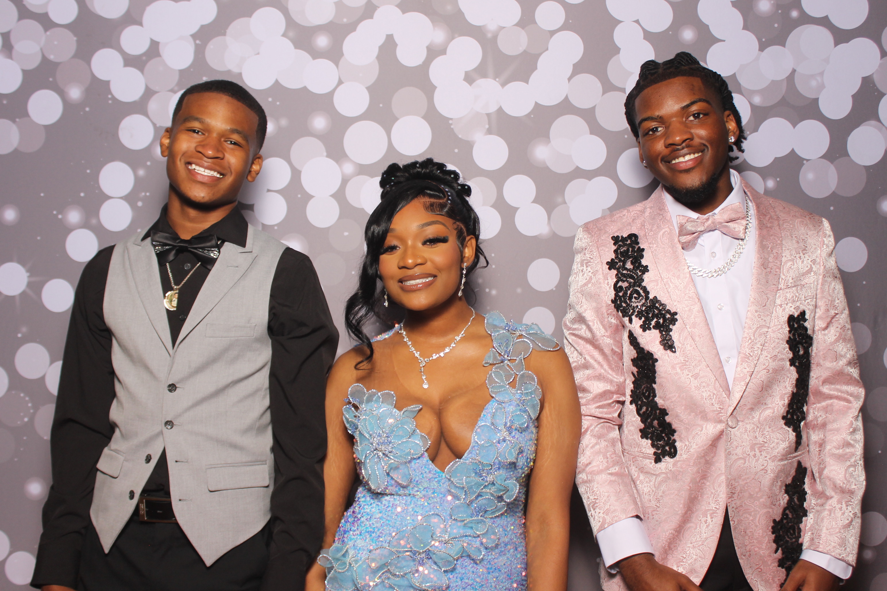 Colerain Prom 2025 | View more photos from the event at gallery.photoboothcincy.com/u/PhotoBoothCincy/Colerain-Prom-2025