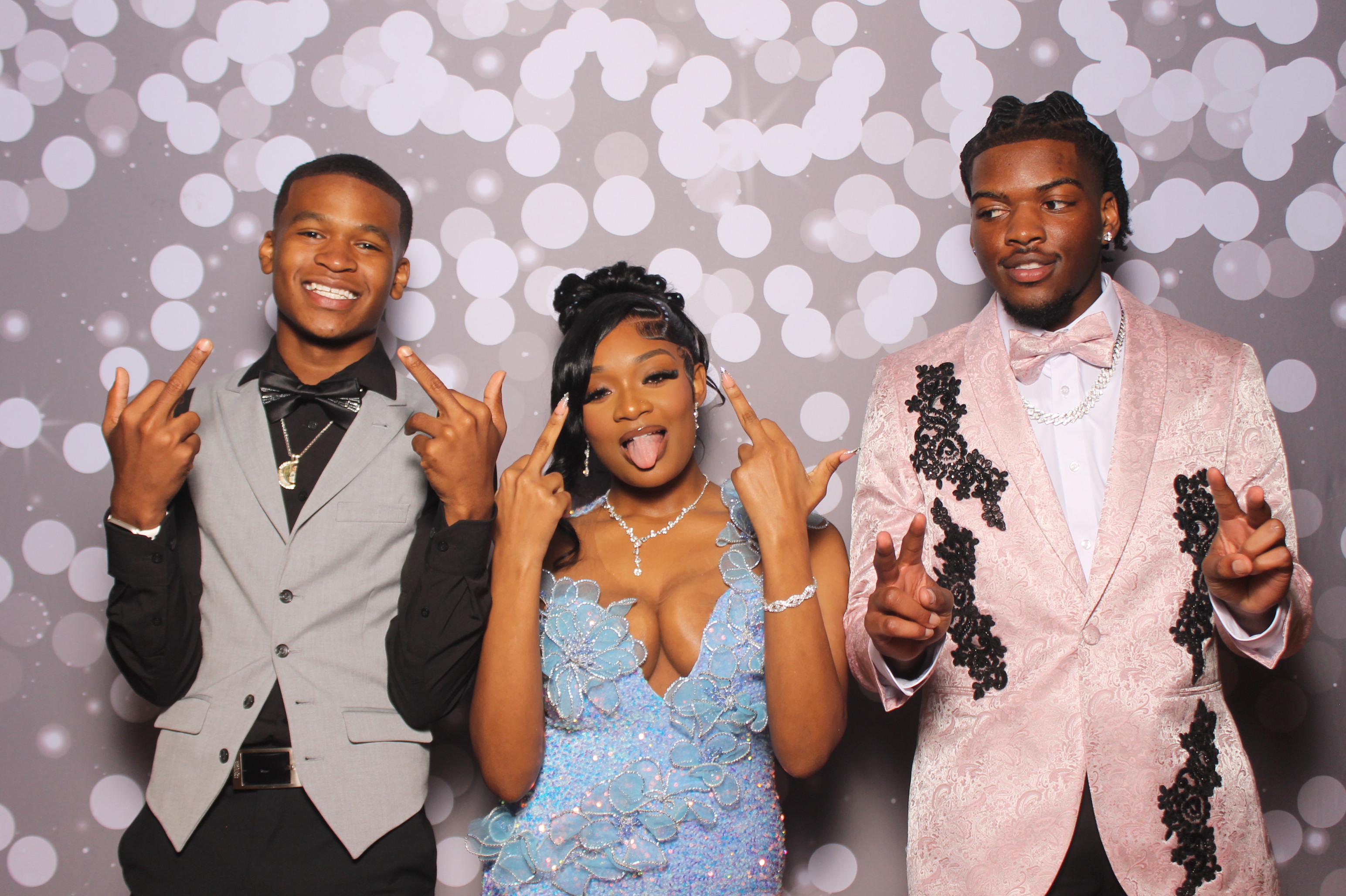 Colerain Prom 2025 | View more photos from the event at gallery.photoboothcincy.com/u/PhotoBoothCincy/Colerain-Prom-2025