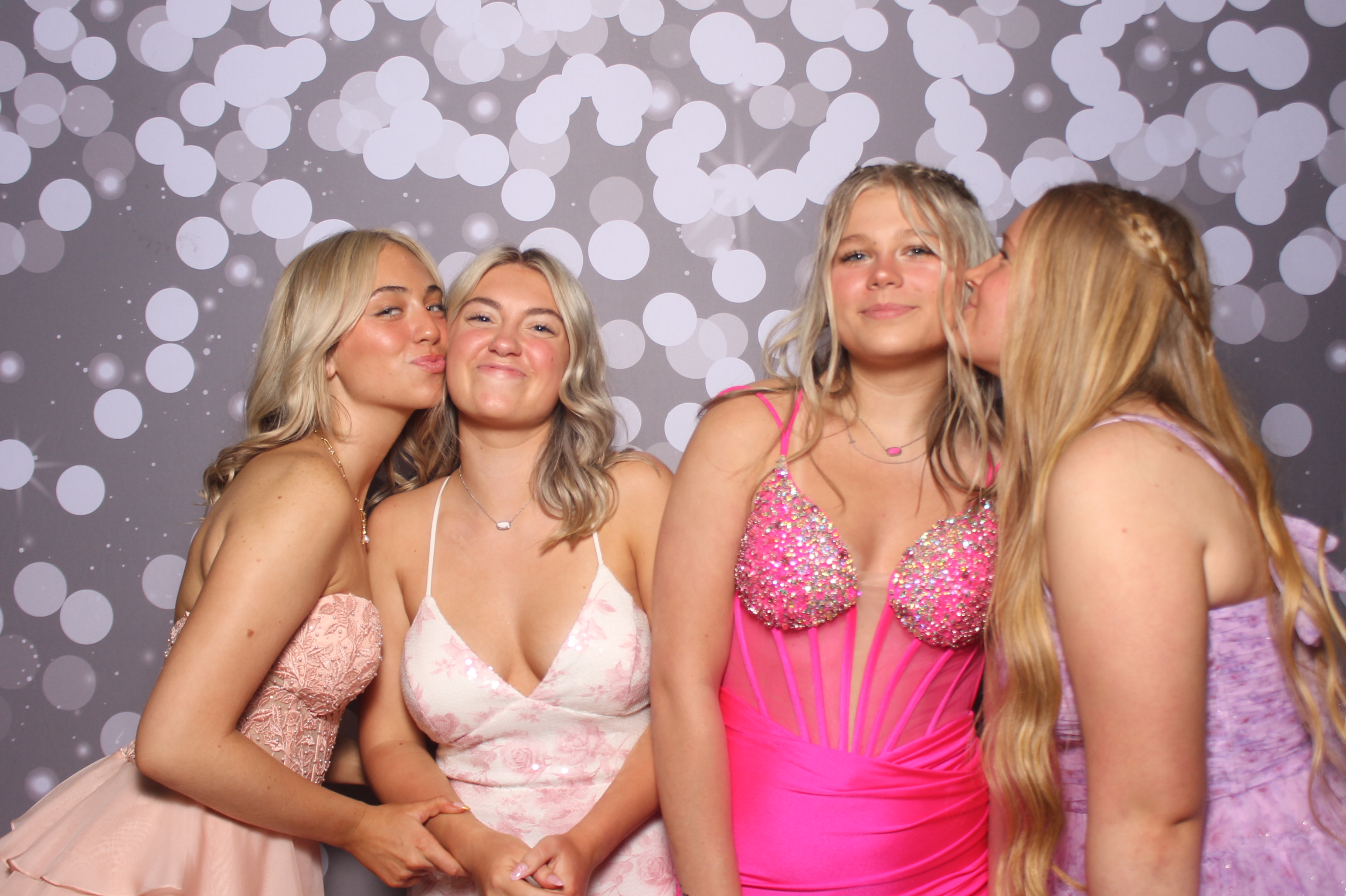 Colerain Prom 2025 | View more photos from the event at gallery.photoboothcincy.com/u/PhotoBoothCincy/Colerain-Prom-2025
