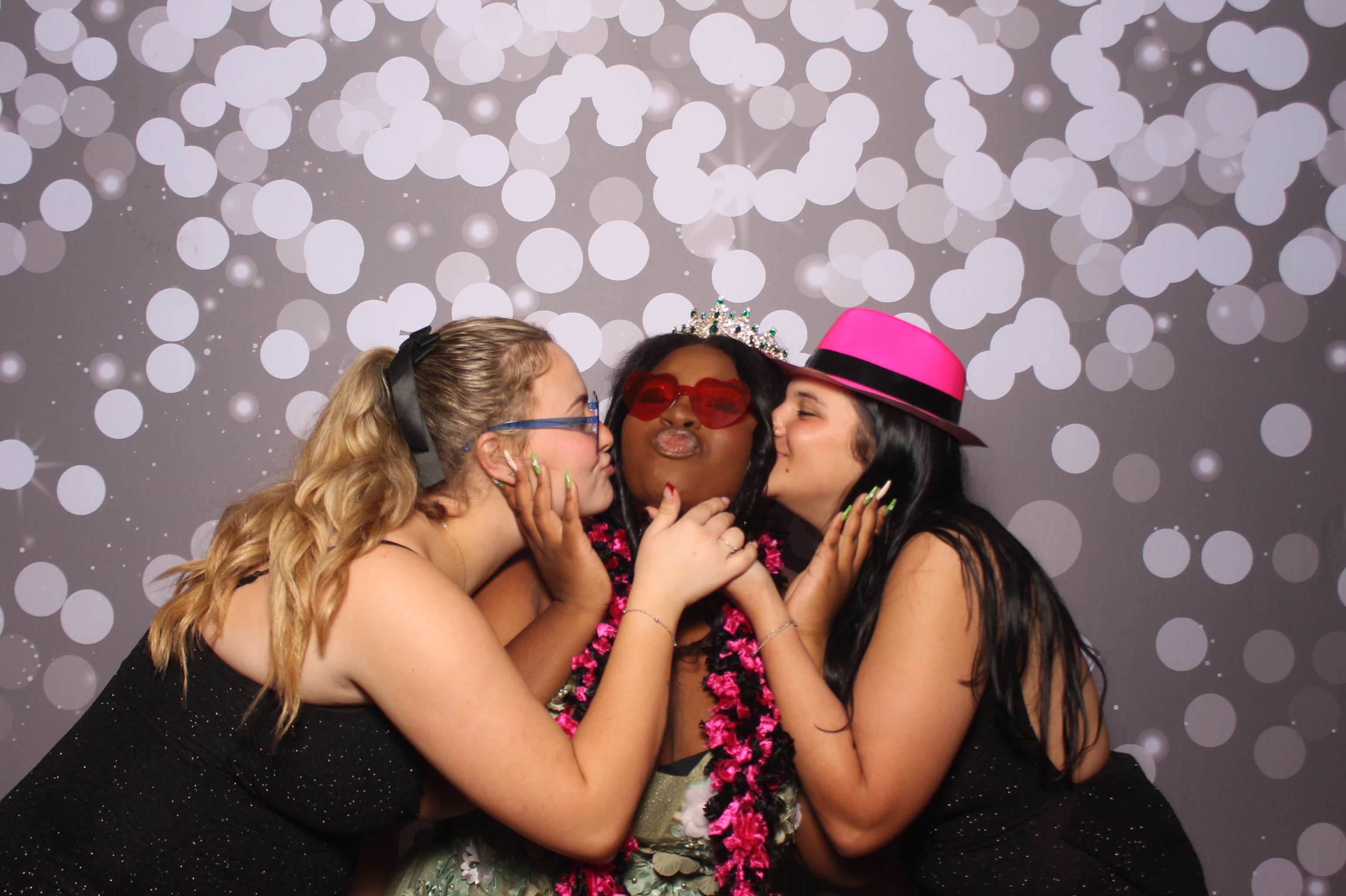 Colerain Prom 2025 | View more photos from the event at gallery.photoboothcincy.com/u/PhotoBoothCincy/Colerain-Prom-2025