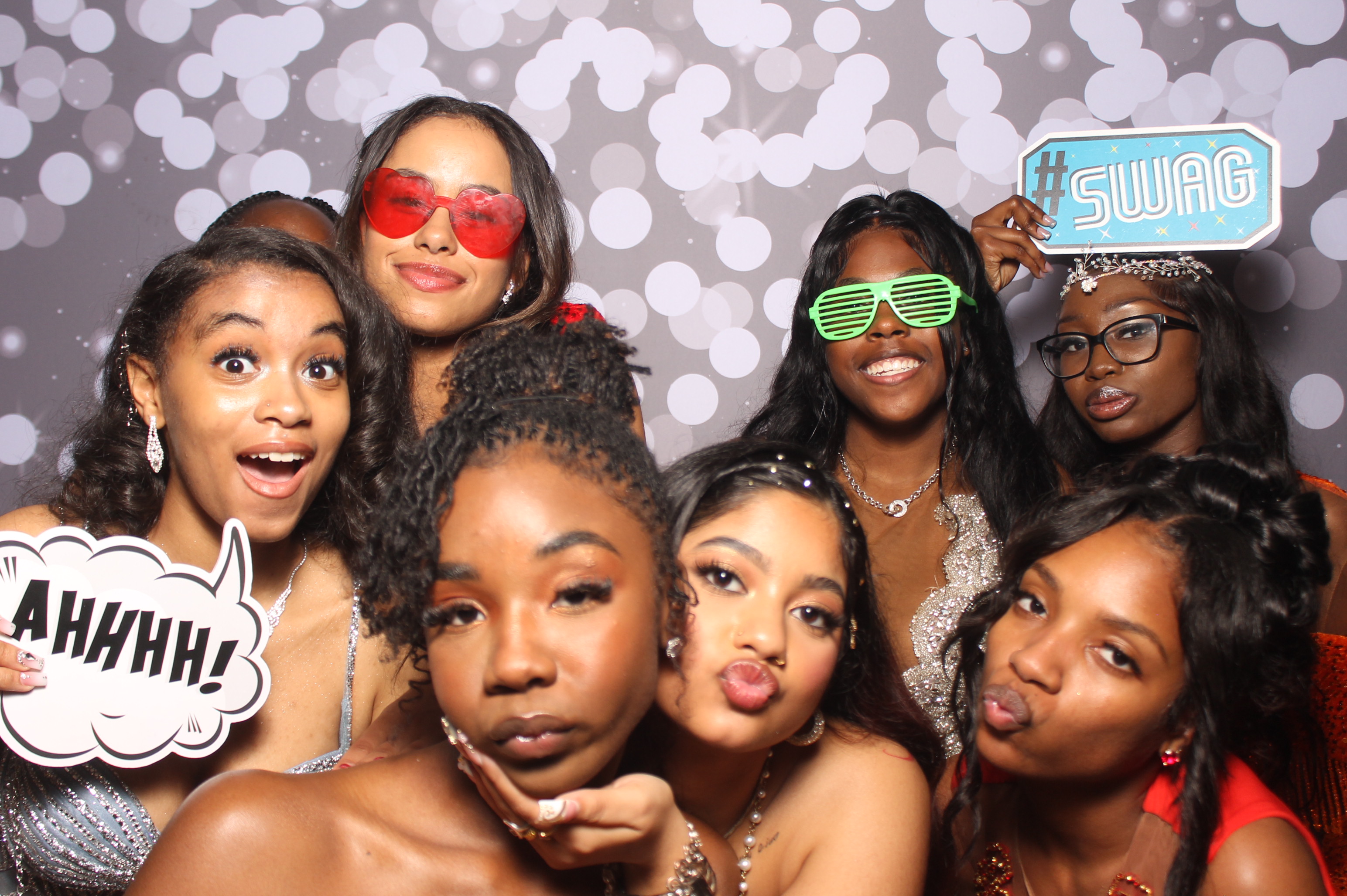 Colerain Prom 2025 | View more photos from the event at gallery.photoboothcincy.com/u/PhotoBoothCincy/Colerain-Prom-2025