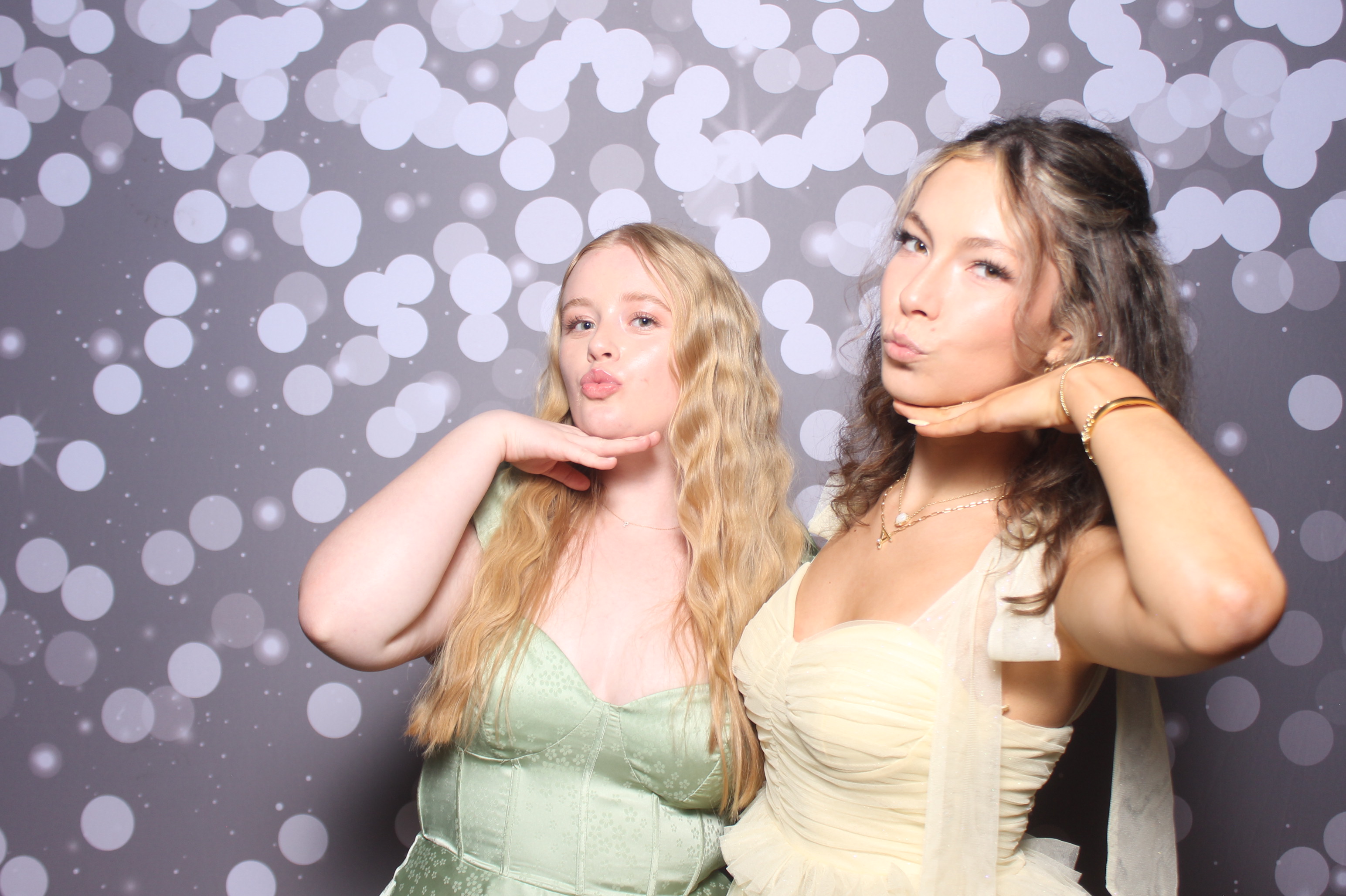 Colerain Prom 2025 | View more photos from the event at gallery.photoboothcincy.com/u/PhotoBoothCincy/Colerain-Prom-2025