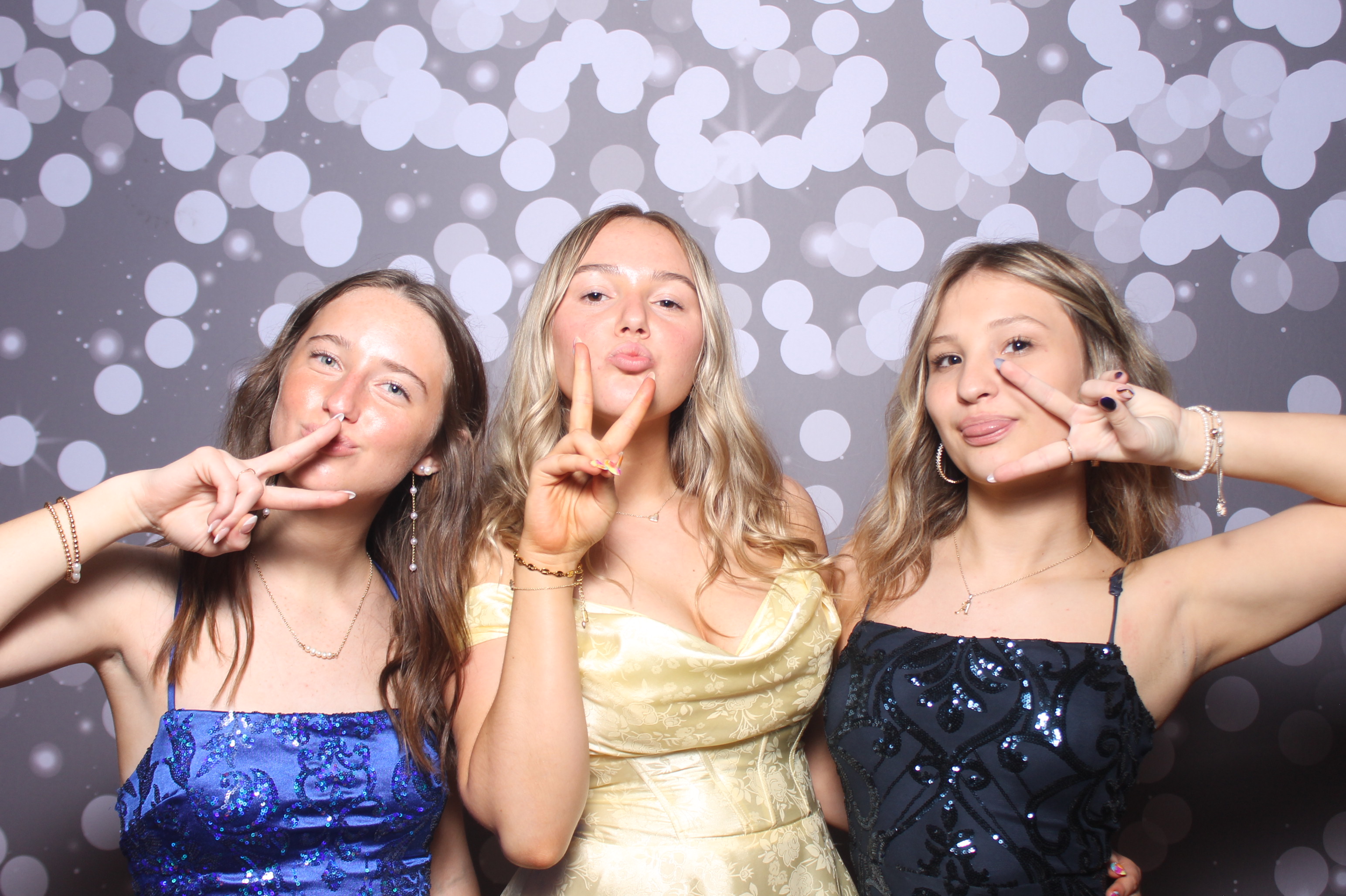 Colerain Prom 2025 | View more photos from the event at gallery.photoboothcincy.com/u/PhotoBoothCincy/Colerain-Prom-2025