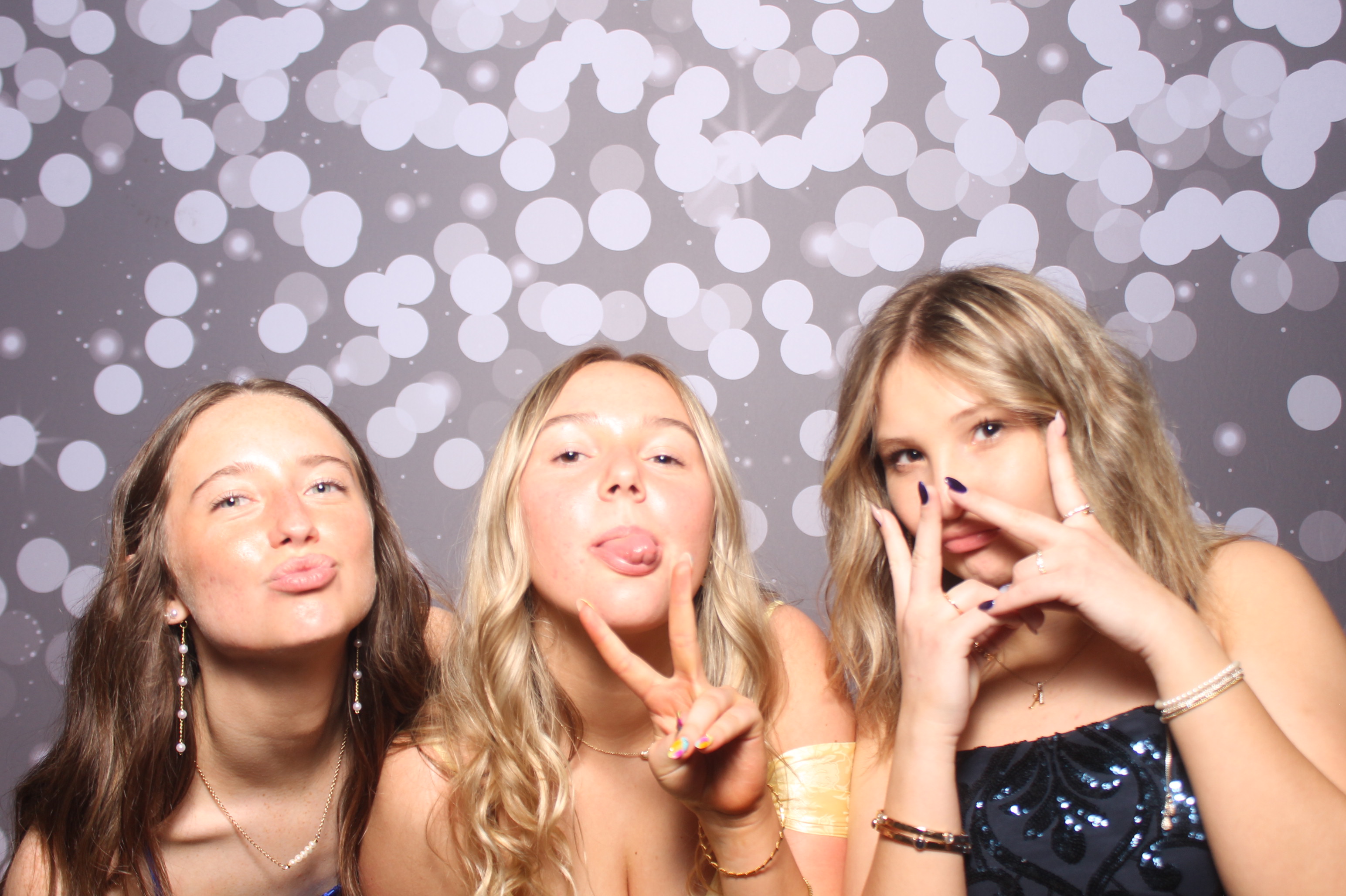 Colerain Prom 2025 | View more photos from the event at gallery.photoboothcincy.com/u/PhotoBoothCincy/Colerain-Prom-2025