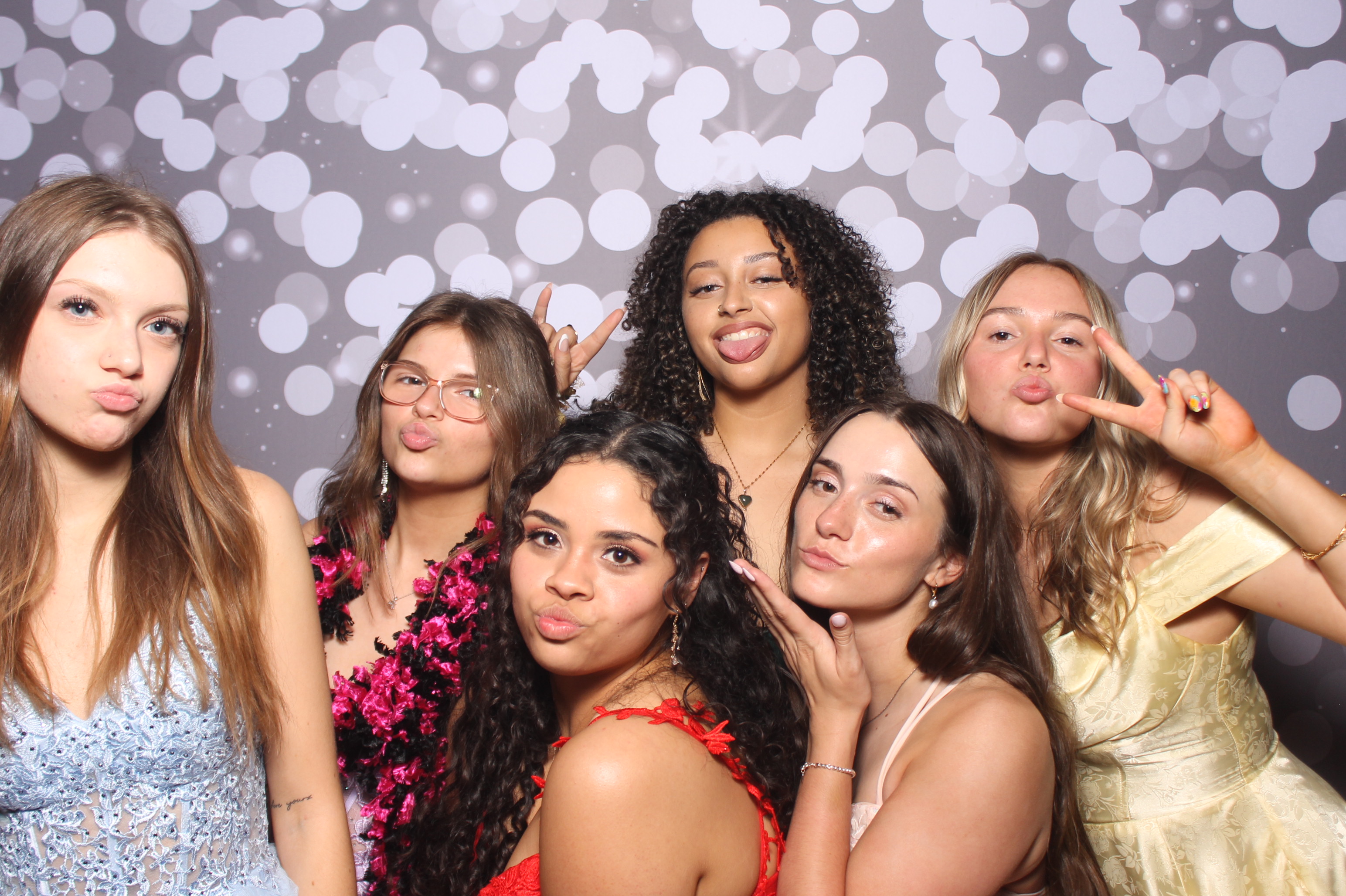 Colerain Prom 2025 | View more photos from the event at gallery.photoboothcincy.com/u/PhotoBoothCincy/Colerain-Prom-2025