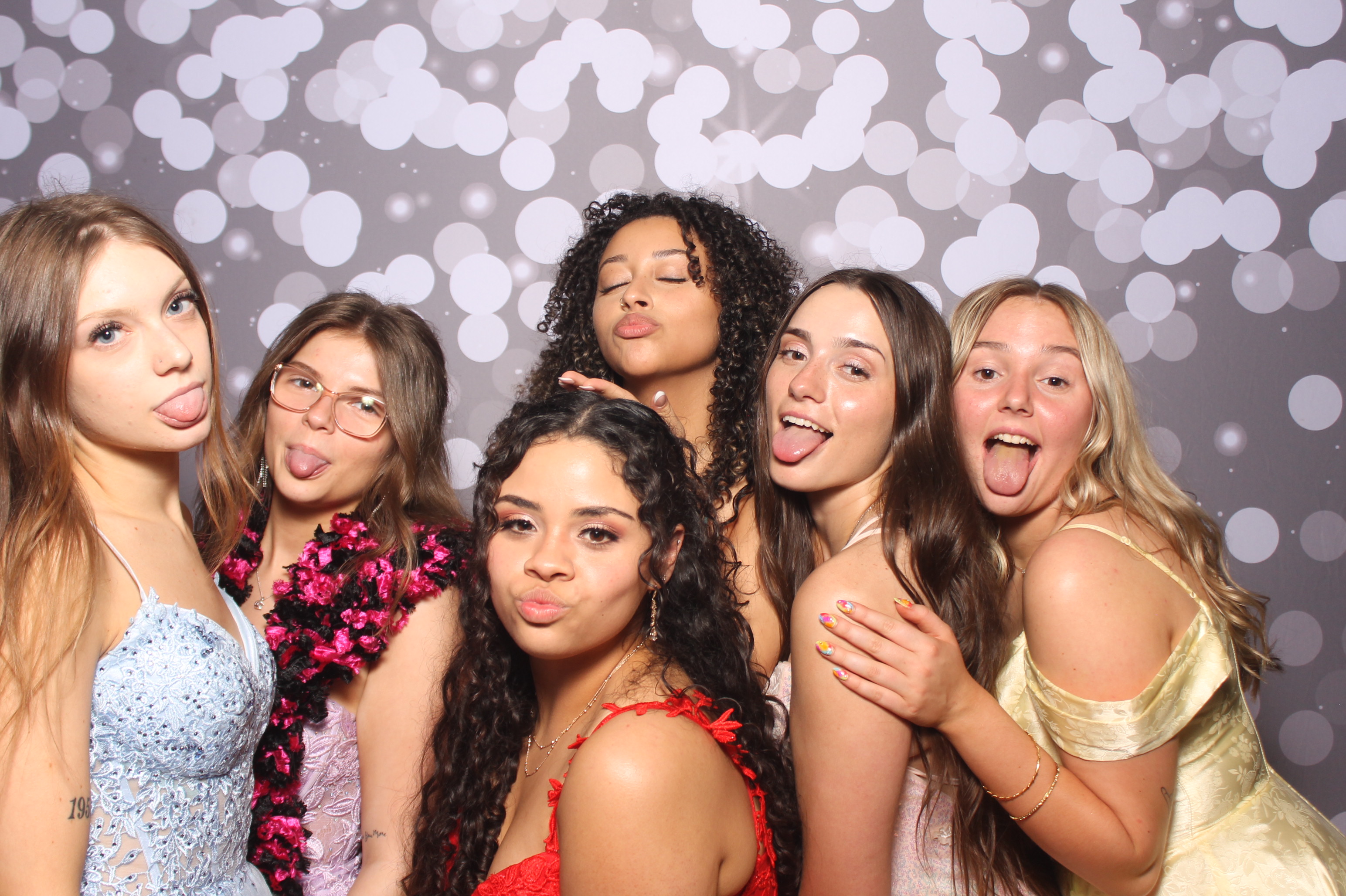 Colerain Prom 2025 | View more photos from the event at gallery.photoboothcincy.com/u/PhotoBoothCincy/Colerain-Prom-2025