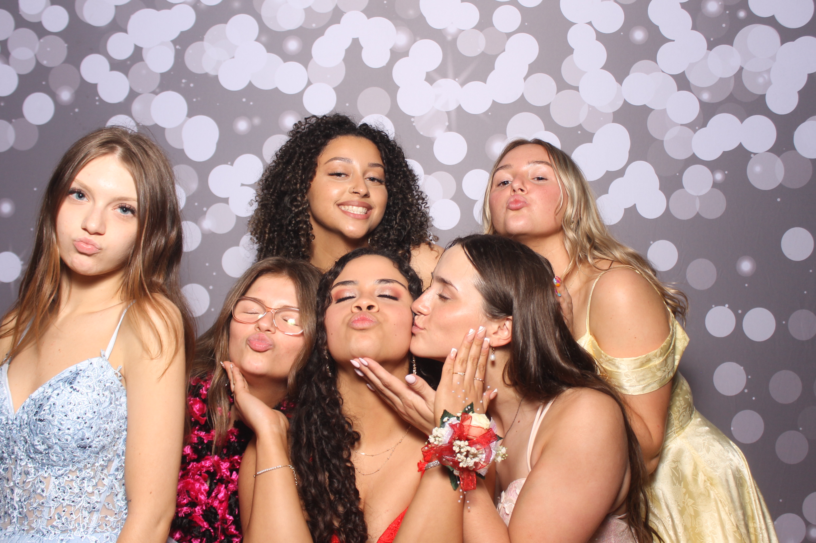 Colerain Prom 2025 | View more photos from the event at gallery.photoboothcincy.com/u/PhotoBoothCincy/Colerain-Prom-2025