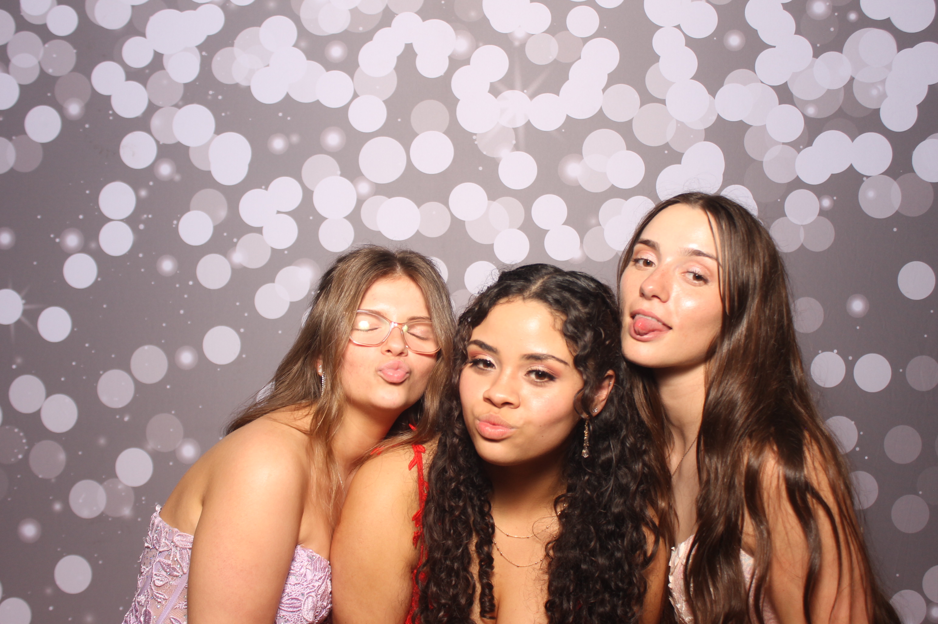 Colerain Prom 2025 | View more photos from the event at gallery.photoboothcincy.com/u/PhotoBoothCincy/Colerain-Prom-2025