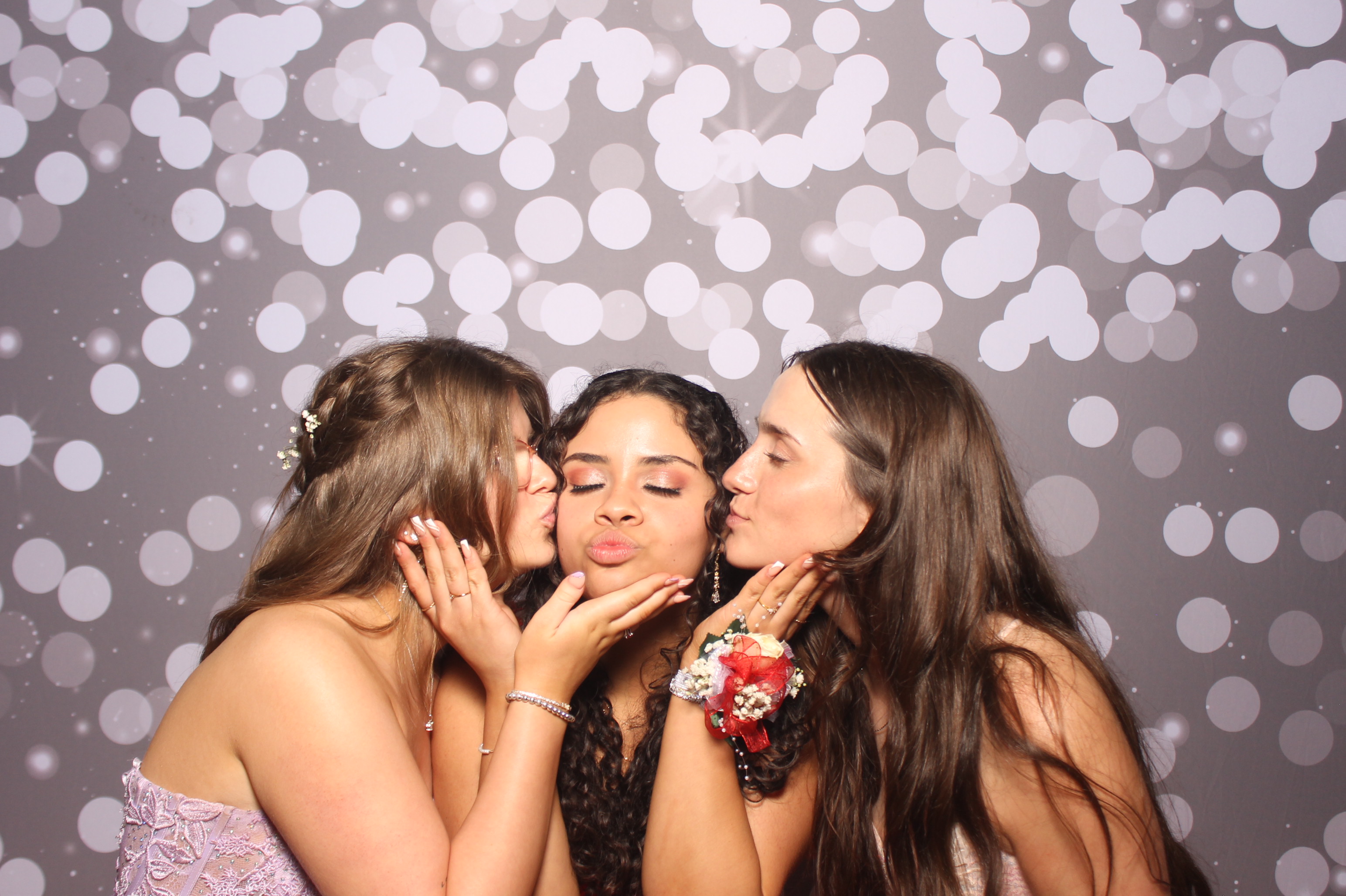 Colerain Prom 2025 | View more photos from the event at gallery.photoboothcincy.com/u/PhotoBoothCincy/Colerain-Prom-2025