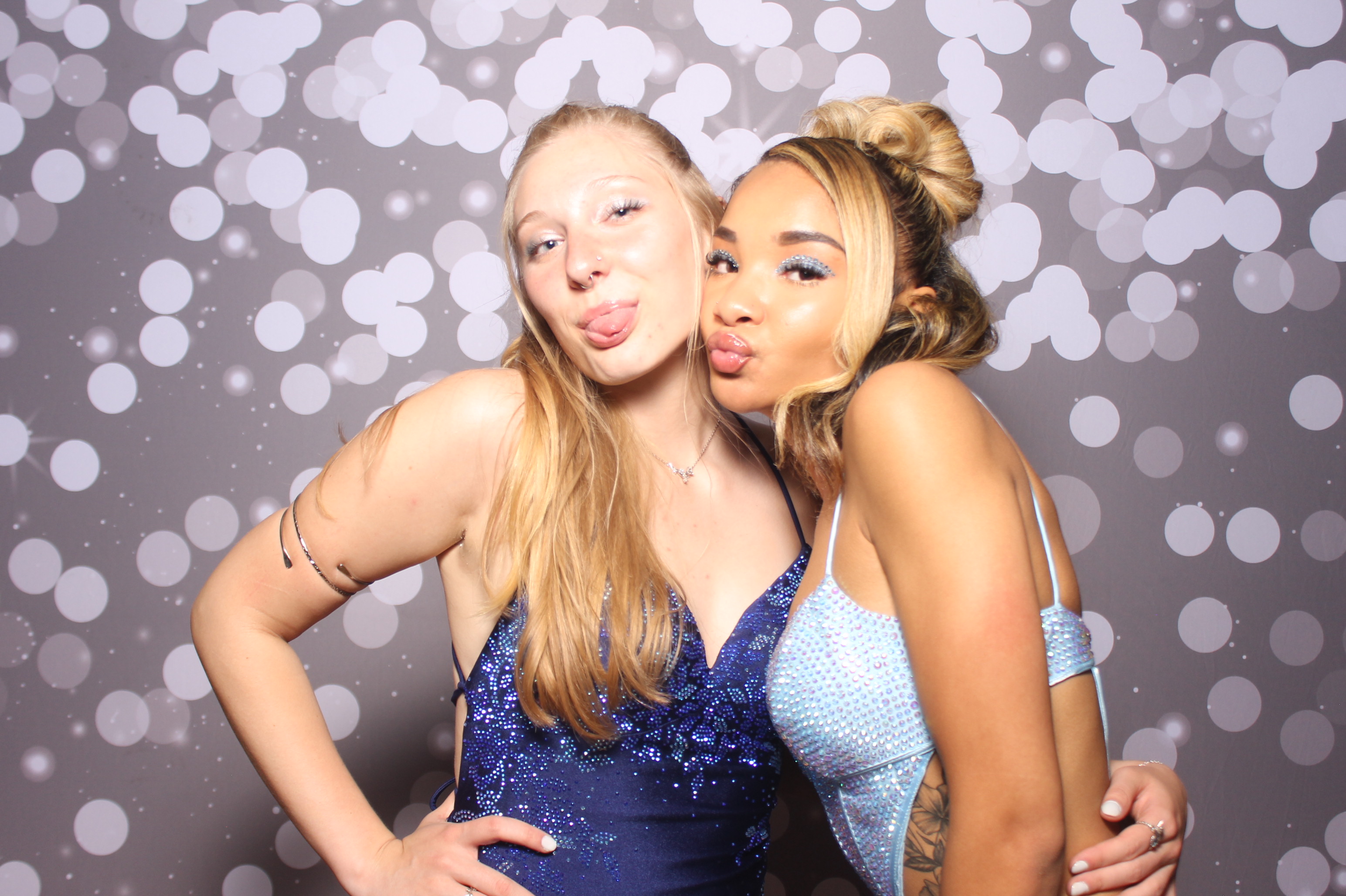 Colerain Prom 2025 | View more photos from the event at gallery.photoboothcincy.com/u/PhotoBoothCincy/Colerain-Prom-2025
