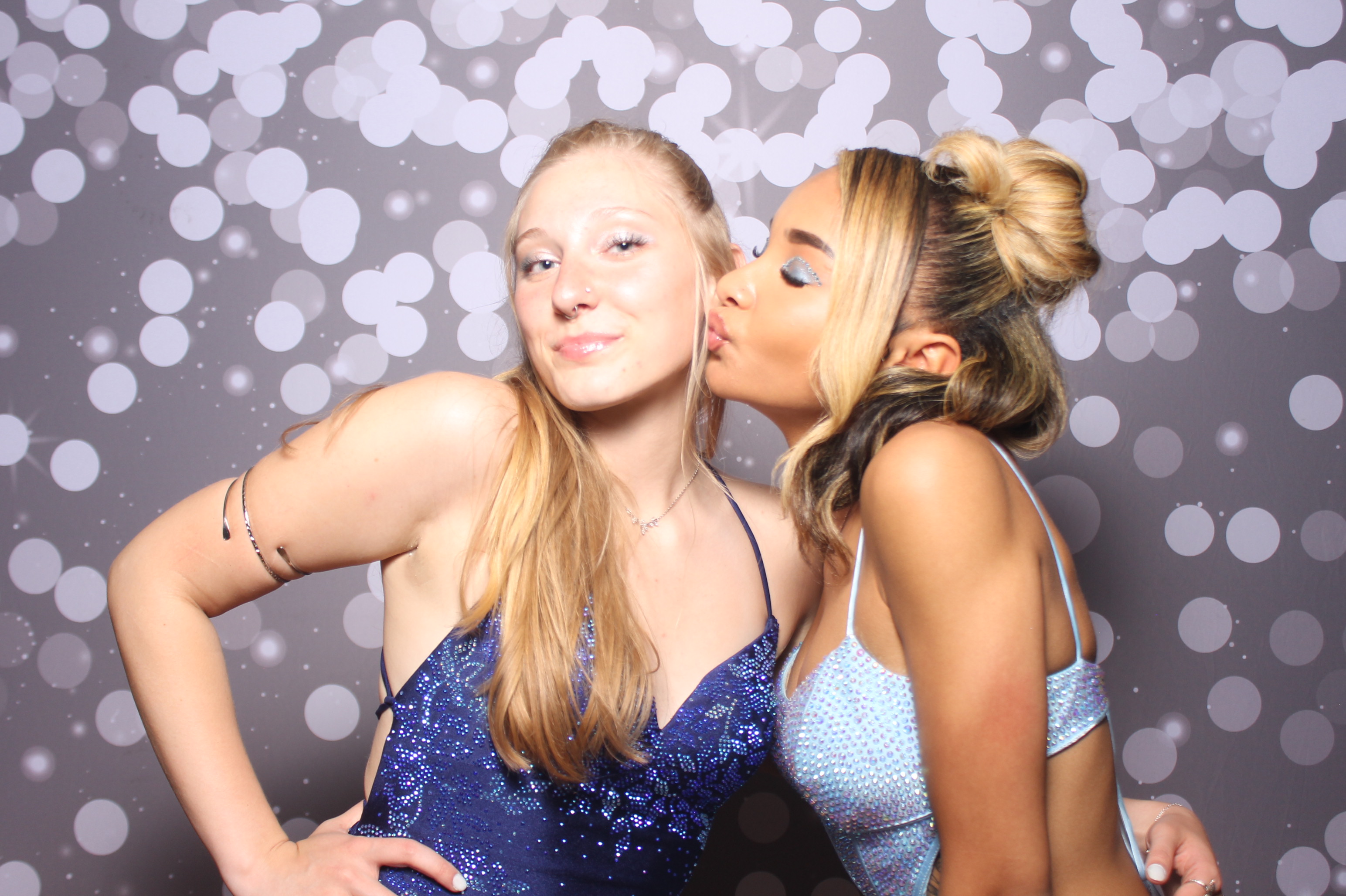 Colerain Prom 2025 | View more photos from the event at gallery.photoboothcincy.com/u/PhotoBoothCincy/Colerain-Prom-2025