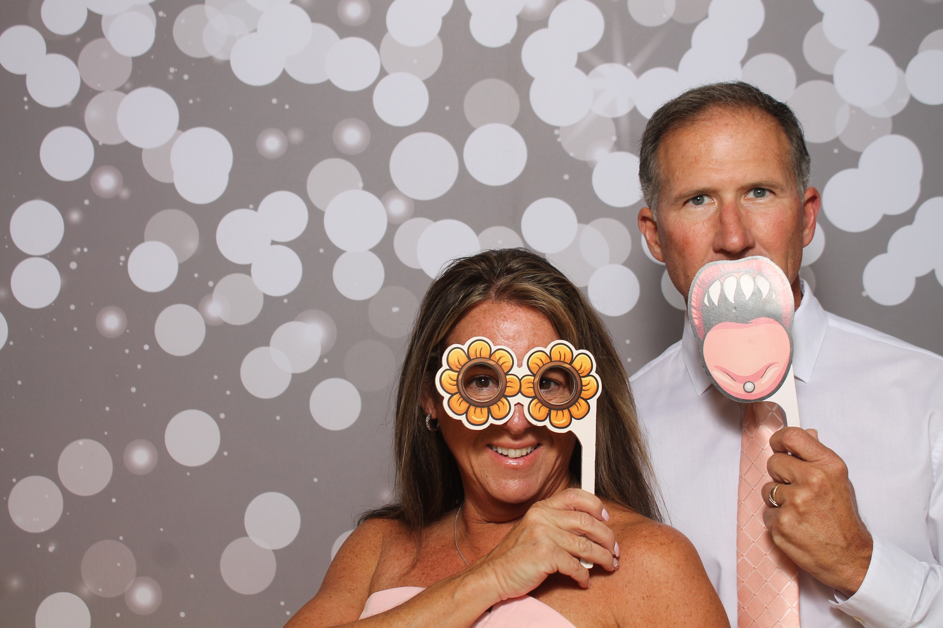 Corianne & Ryan | View more photos from the event at gallery.photoboothcincy.com/u/PhotoBoothCincy/Corianne-Ryan