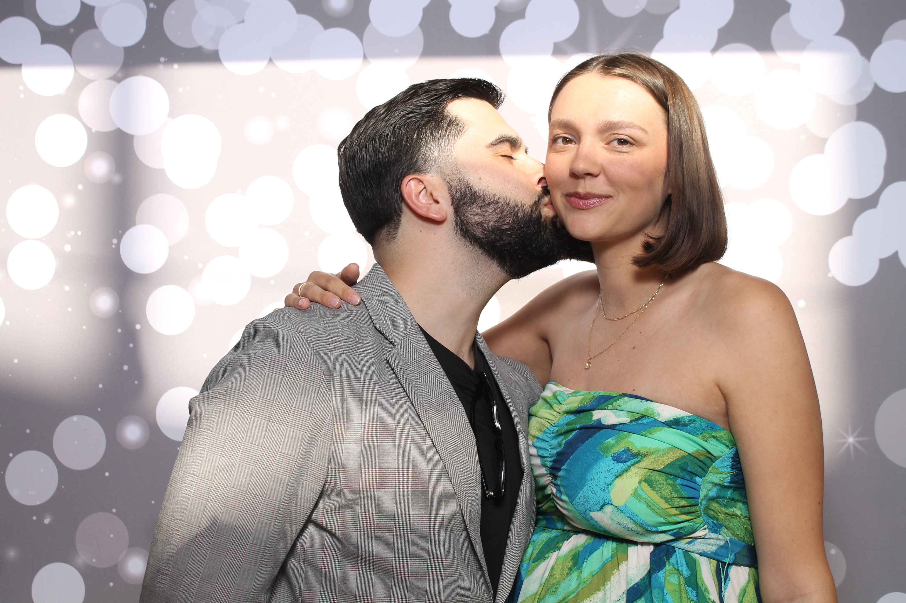 Corianne & Ryan | View more photos from the event at gallery.photoboothcincy.com/u/PhotoBoothCincy/Corianne-Ryan