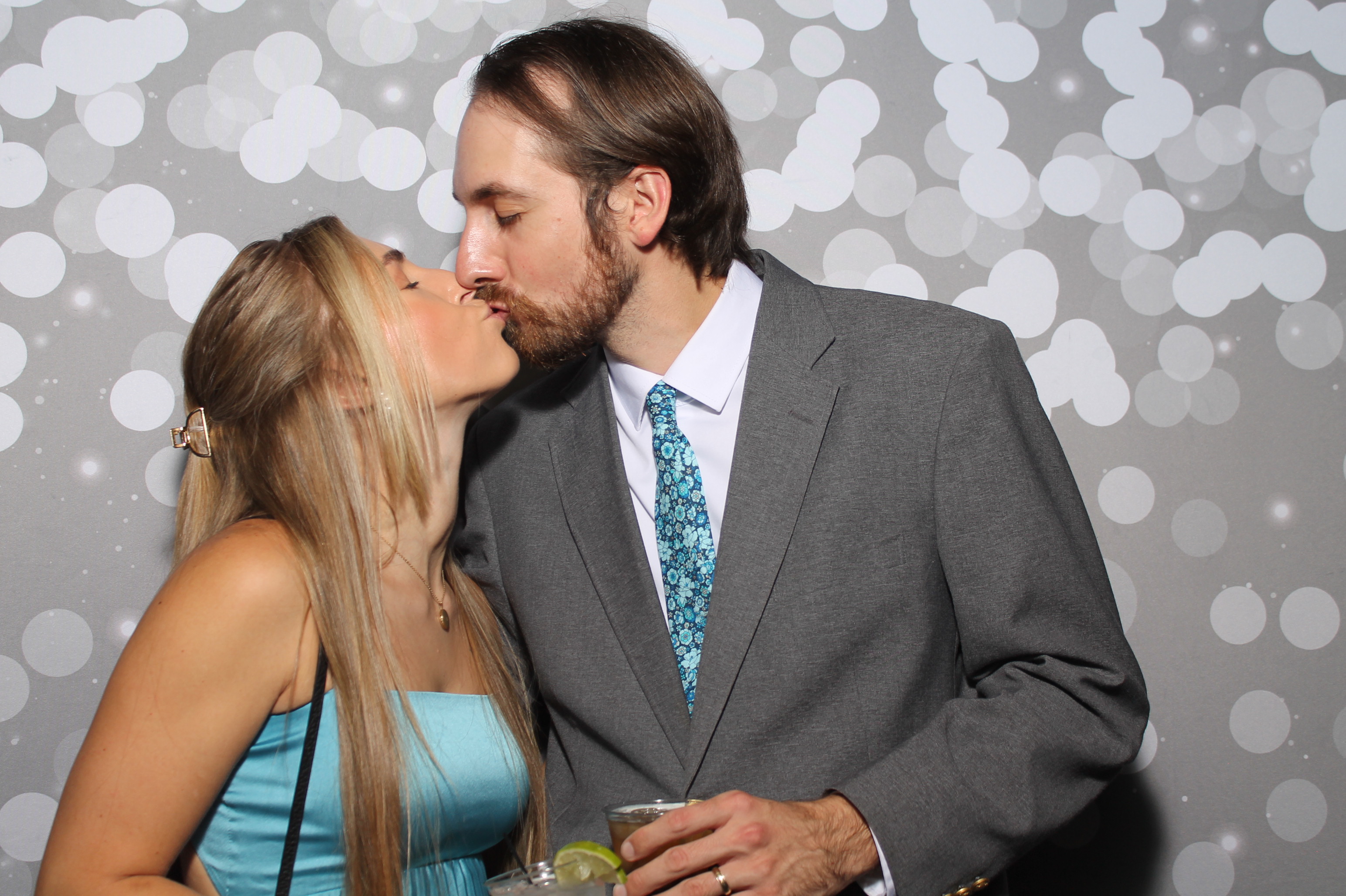 Curtis & Miranda | View more photos from the event at gallery.photoboothcincy.com/u/PhotoBoothCincy/Curtis-Miranda