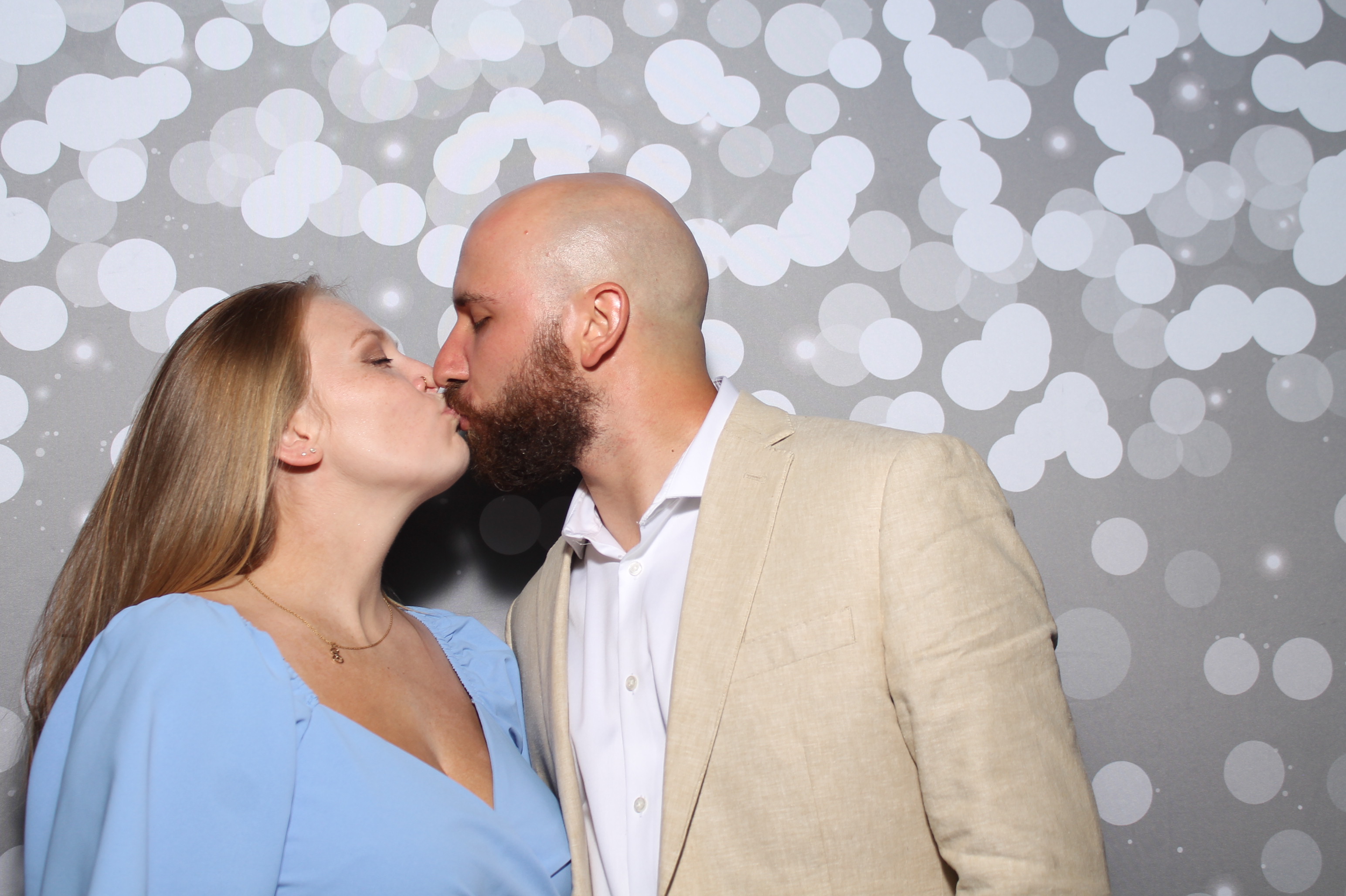 Curtis & Miranda's Wedding V2 | View more photos from the event at gallery.photoboothcincy.com/u/PhotoBoothCincy/Curtis-Mirandas-Wedding-V2