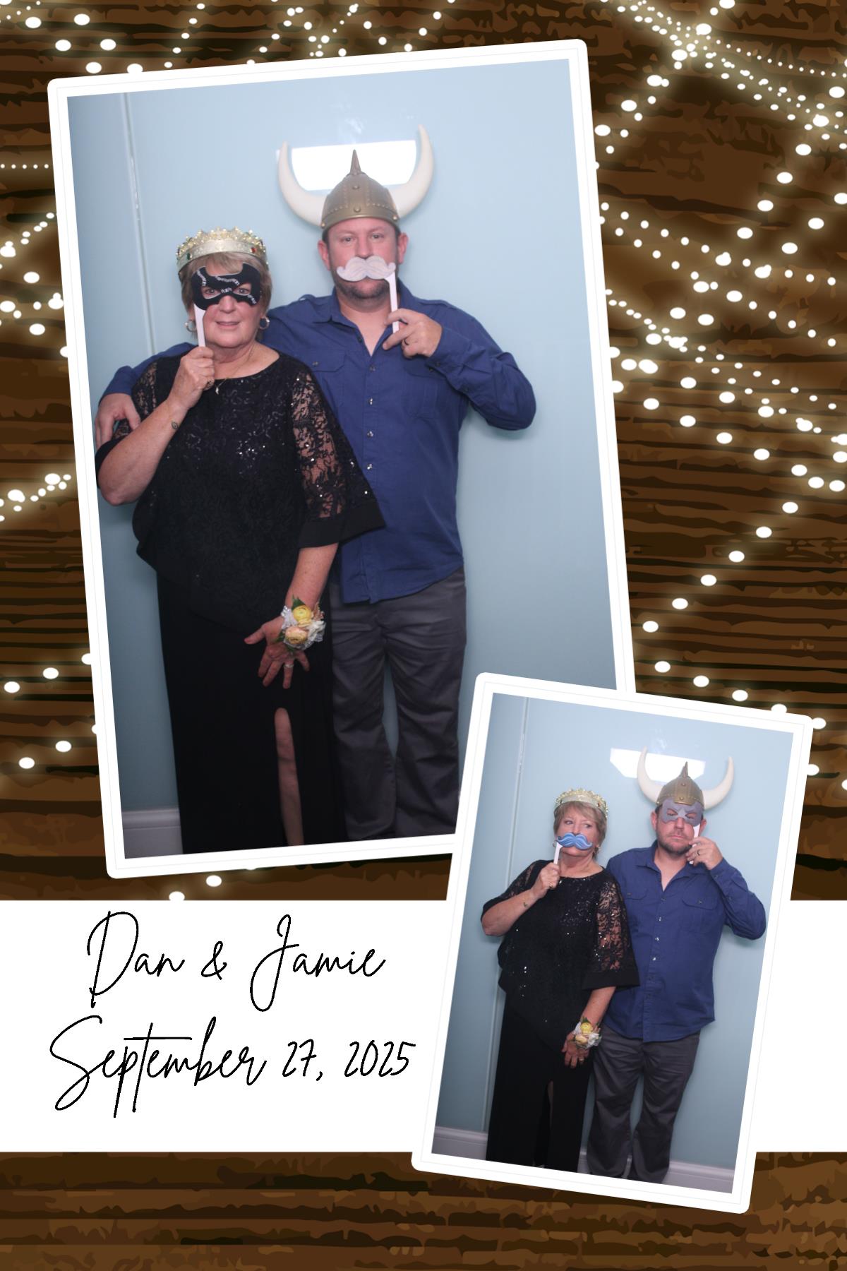 Dan & Jamie | View more photos from the event at gallery.photoboothcincy.com/u/PhotoBoothCincy/Dan-Jamie