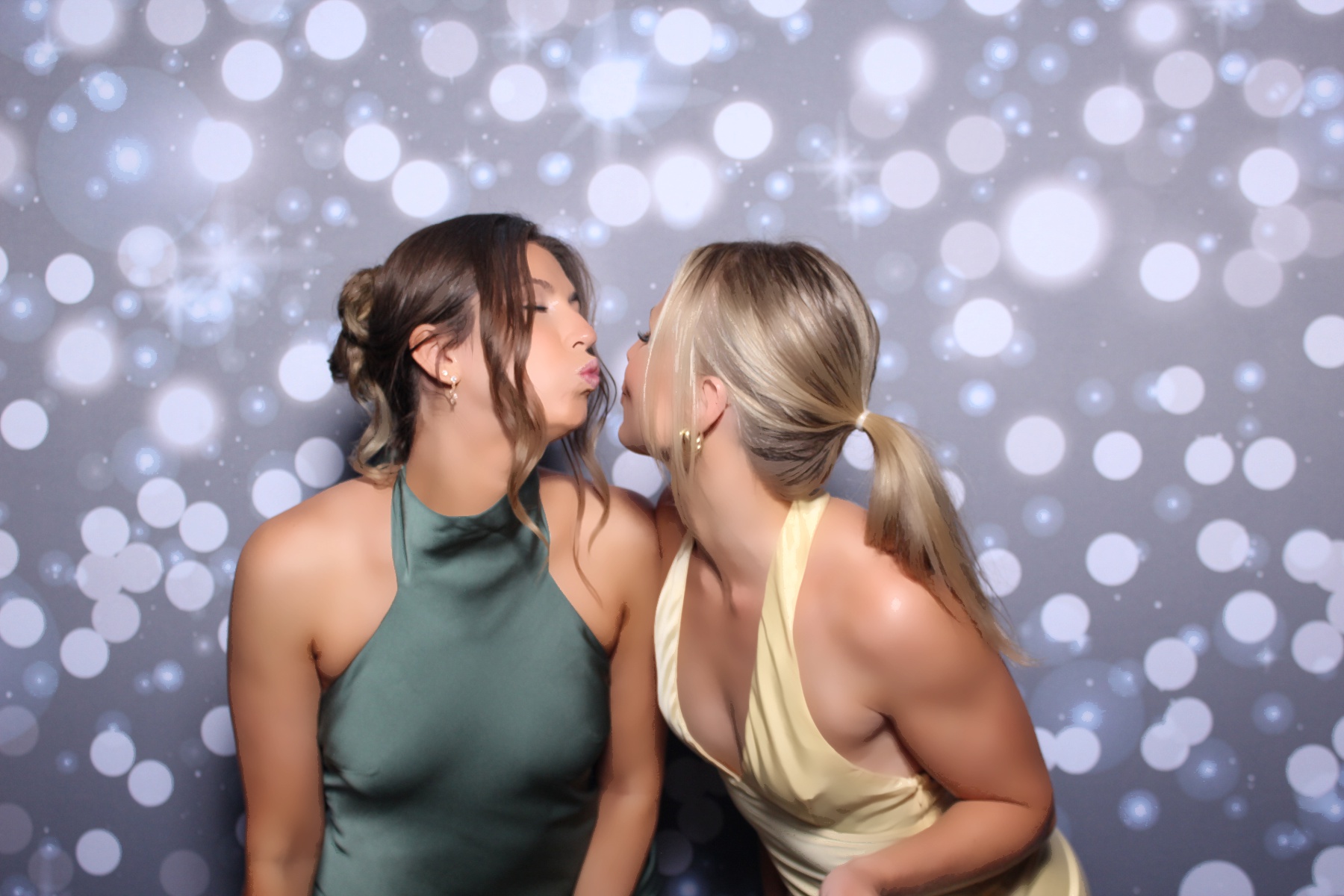 DeChant | View more photos from the event at gallery.photoboothcincy.com/u/PhotoBoothCincy/DeChant