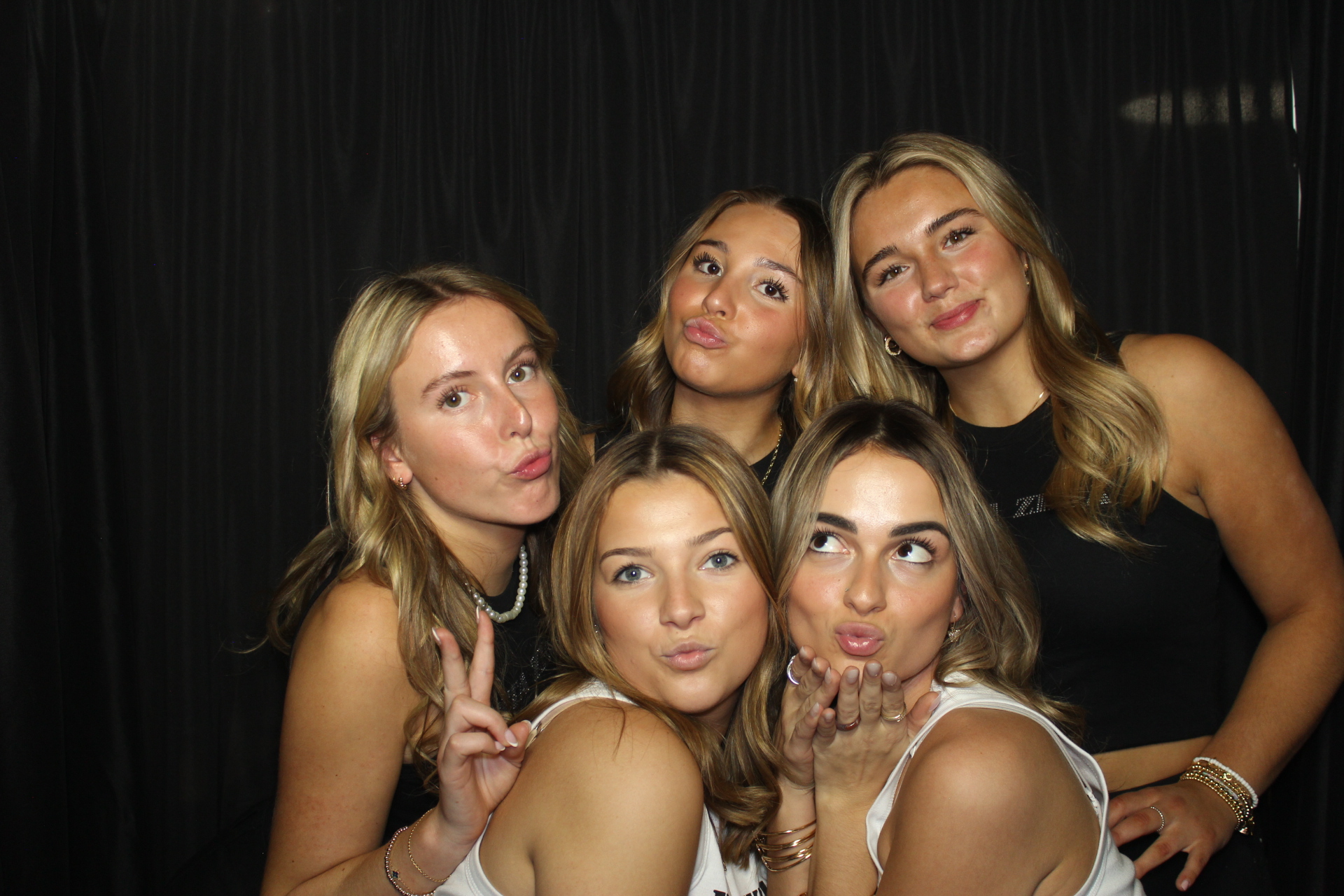 Delta Zeta Bid Day | View more photos from the event at gallery.photoboothcincy.com/u/PhotoBoothCincy/Delta-Zeta-Bid-Day