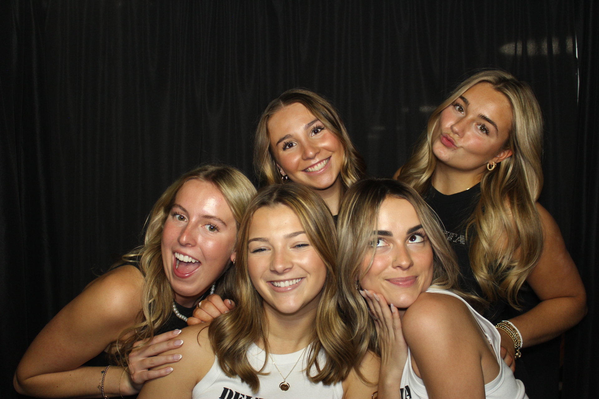 Delta Zeta Bid Day | View more photos from the event at gallery.photoboothcincy.com/u/PhotoBoothCincy/Delta-Zeta-Bid-Day