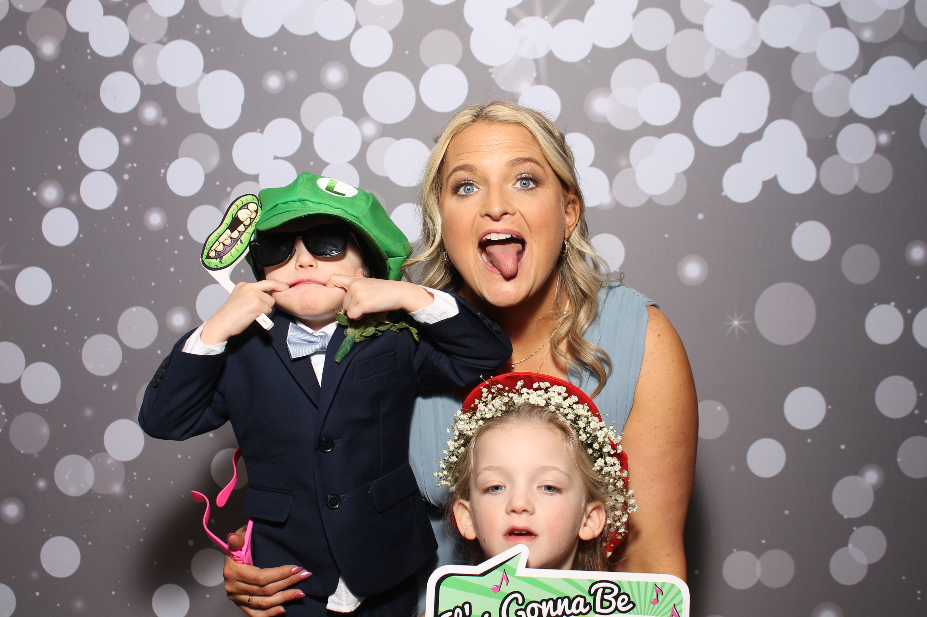 Edwards Wedding | View more photos from the event at gallery.photoboothcincy.com/u/PhotoBoothCincy/Edwards-Wedding