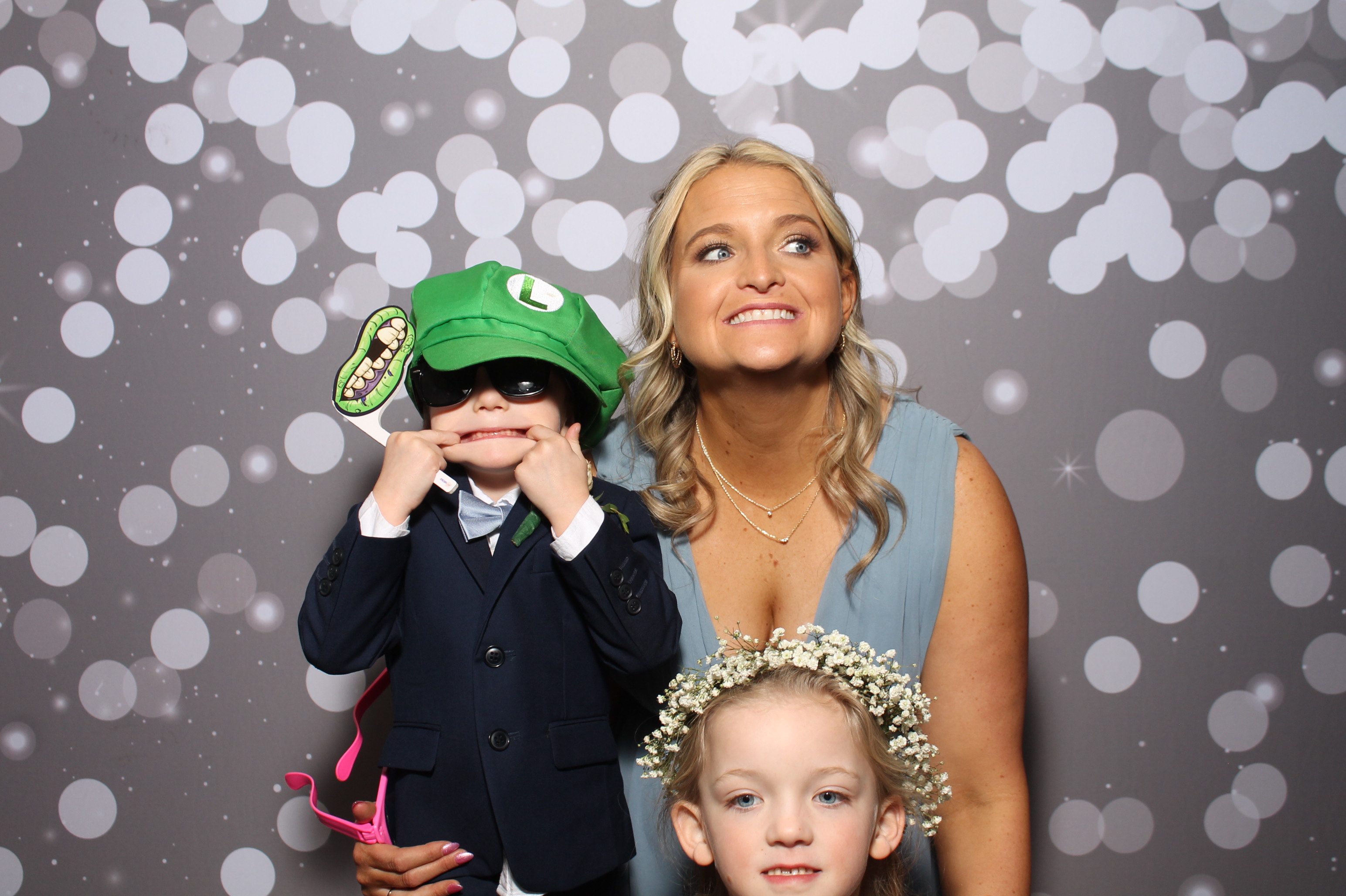 Edwards Wedding | View more photos from the event at gallery.photoboothcincy.com/u/PhotoBoothCincy/Edwards-Wedding