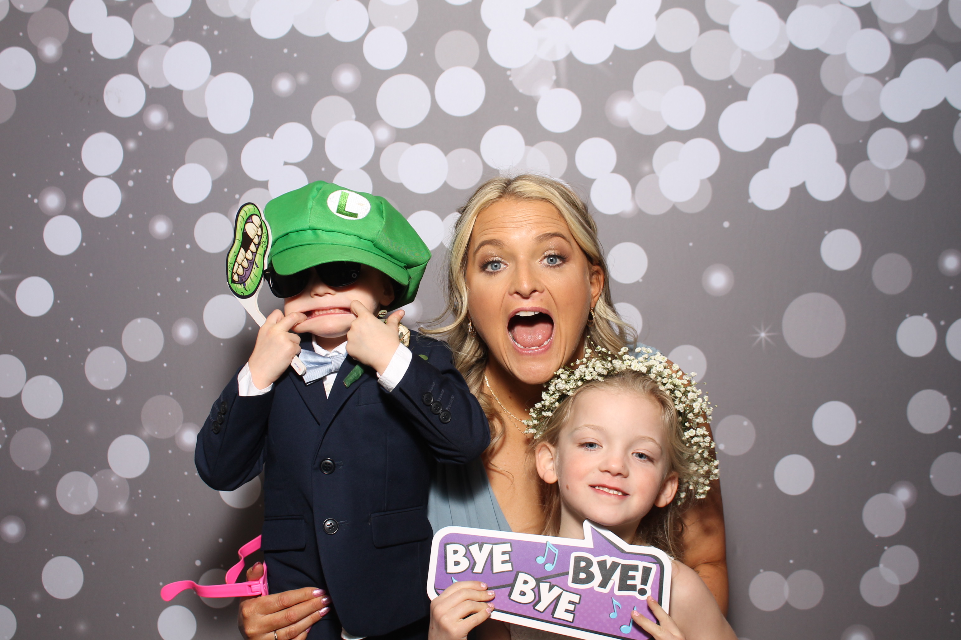 Edwards Wedding | View more photos from the event at gallery.photoboothcincy.com/u/PhotoBoothCincy/Edwards-Wedding