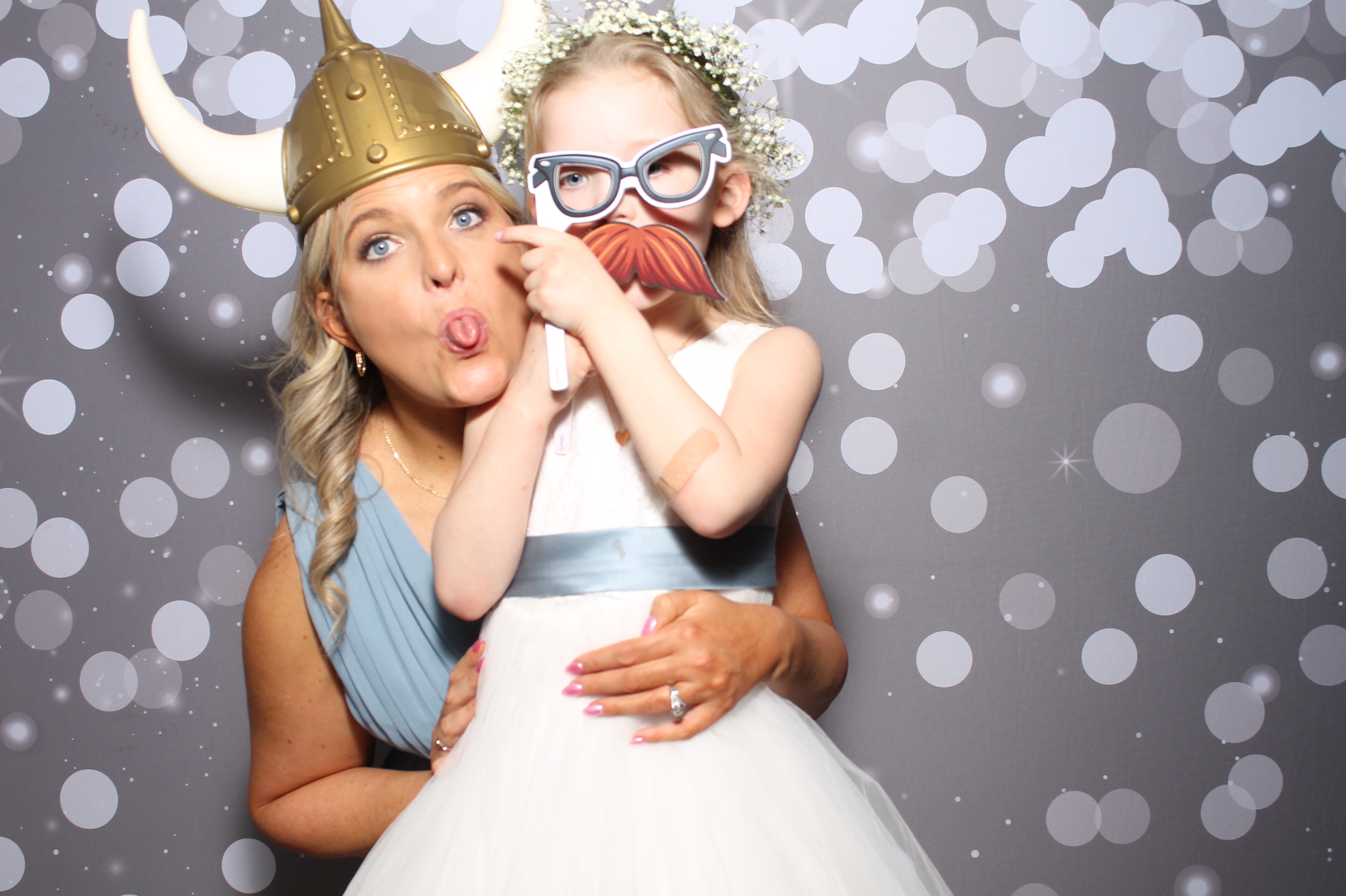 Edwards Wedding | View more photos from the event at gallery.photoboothcincy.com/u/PhotoBoothCincy/Edwards-Wedding