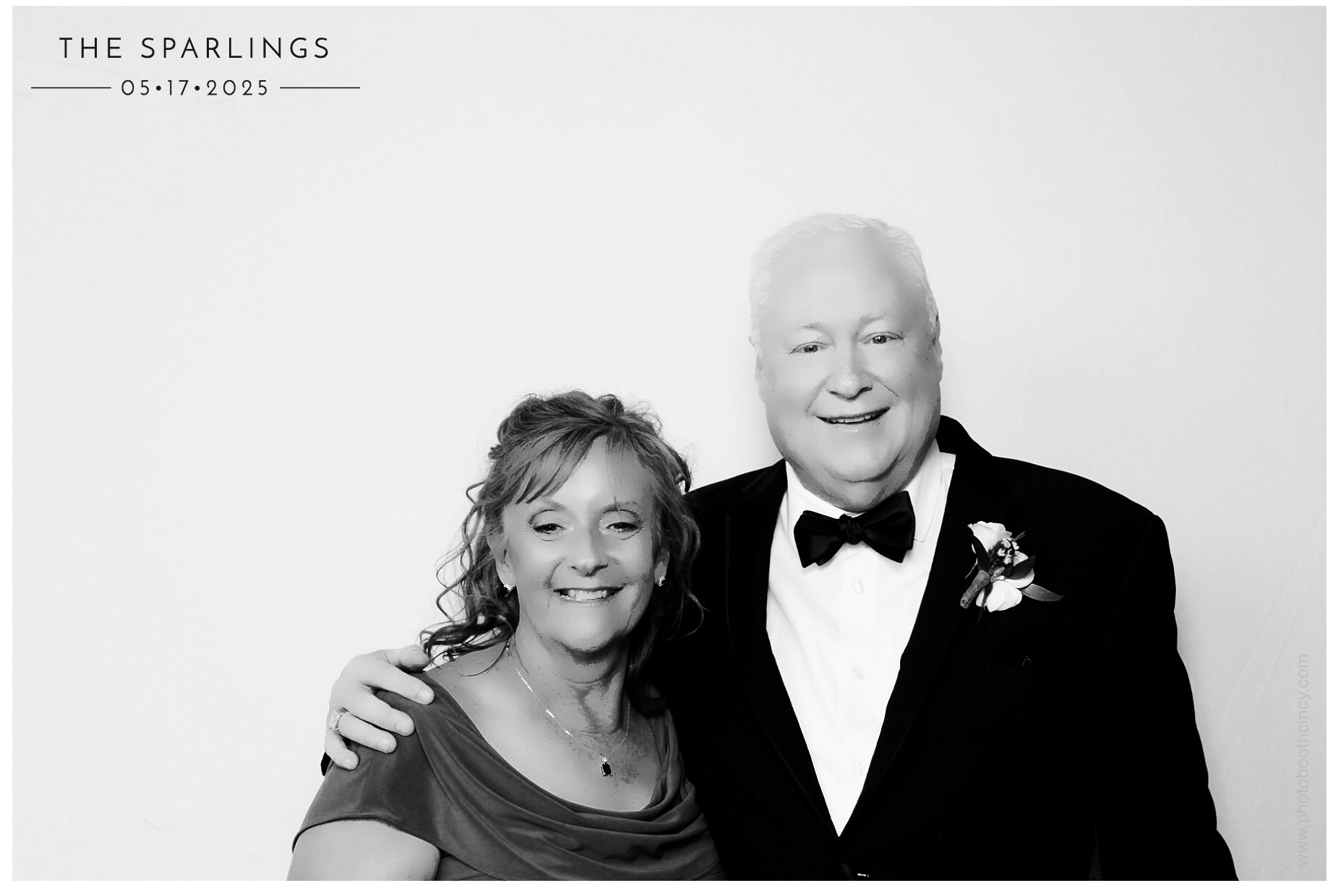 Emily & Matt | View more photos from the event at gallery.photoboothcincy.com/u/PhotoBoothCincy/Emily-Matt