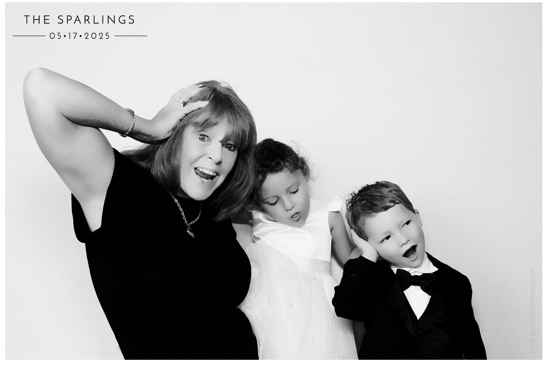 Emily & Matt | View more photos from the event at gallery.photoboothcincy.com/u/PhotoBoothCincy/Emily-Matt