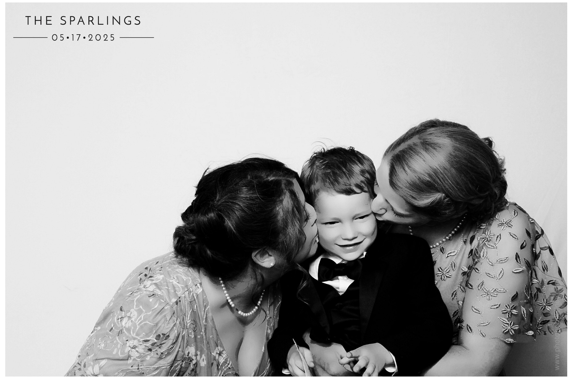 Emily & Matt | View more photos from the event at gallery.photoboothcincy.com/u/PhotoBoothCincy/Emily-Matt