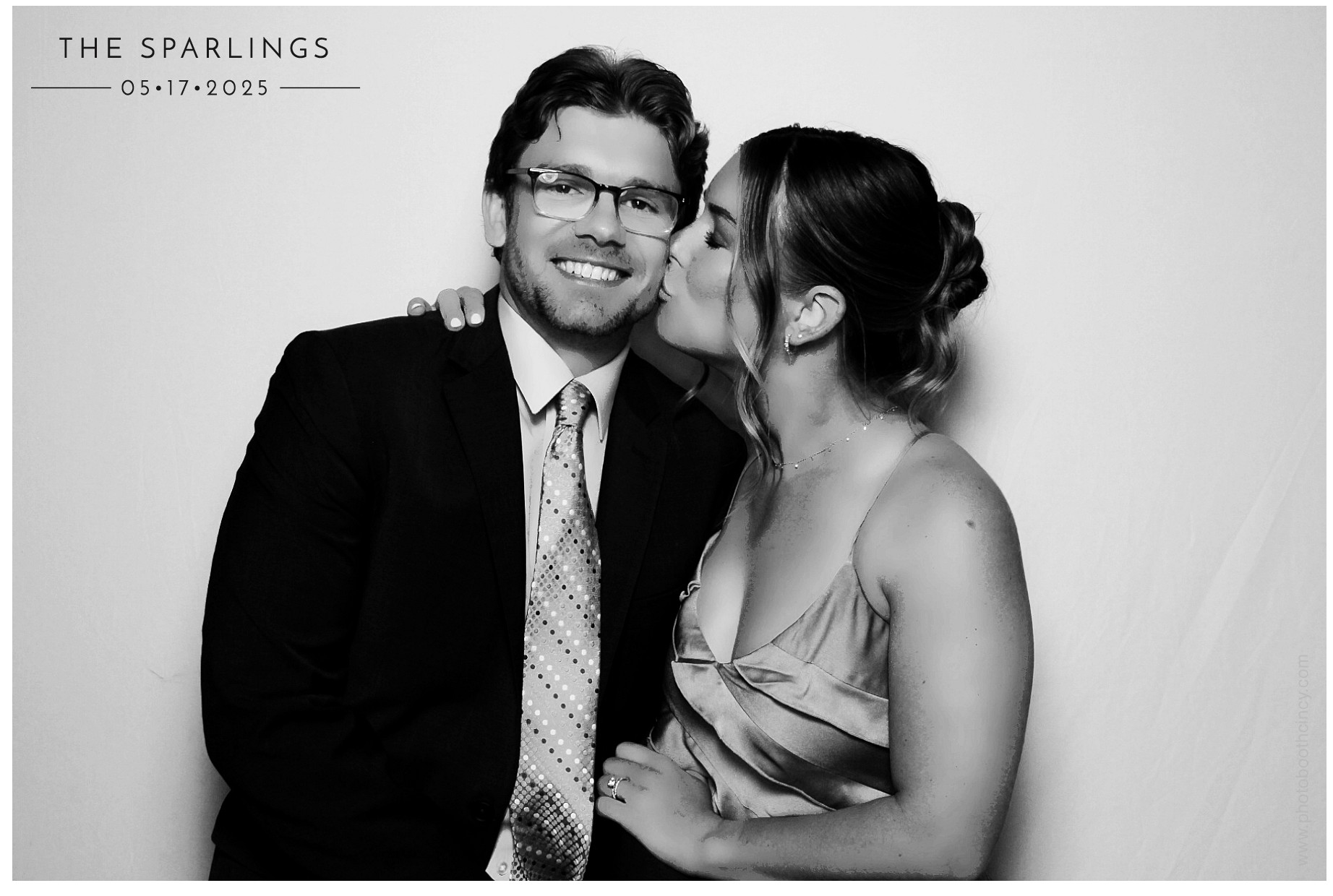 Emily & Matt | View more photos from the event at gallery.photoboothcincy.com/u/PhotoBoothCincy/Emily-Matt